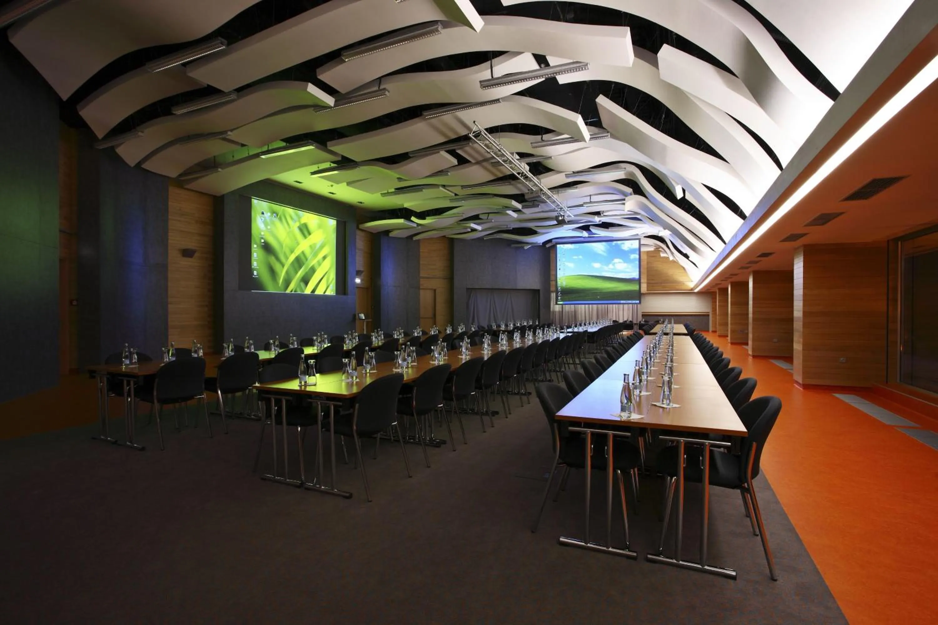 Business facilities in Harmony Hotel