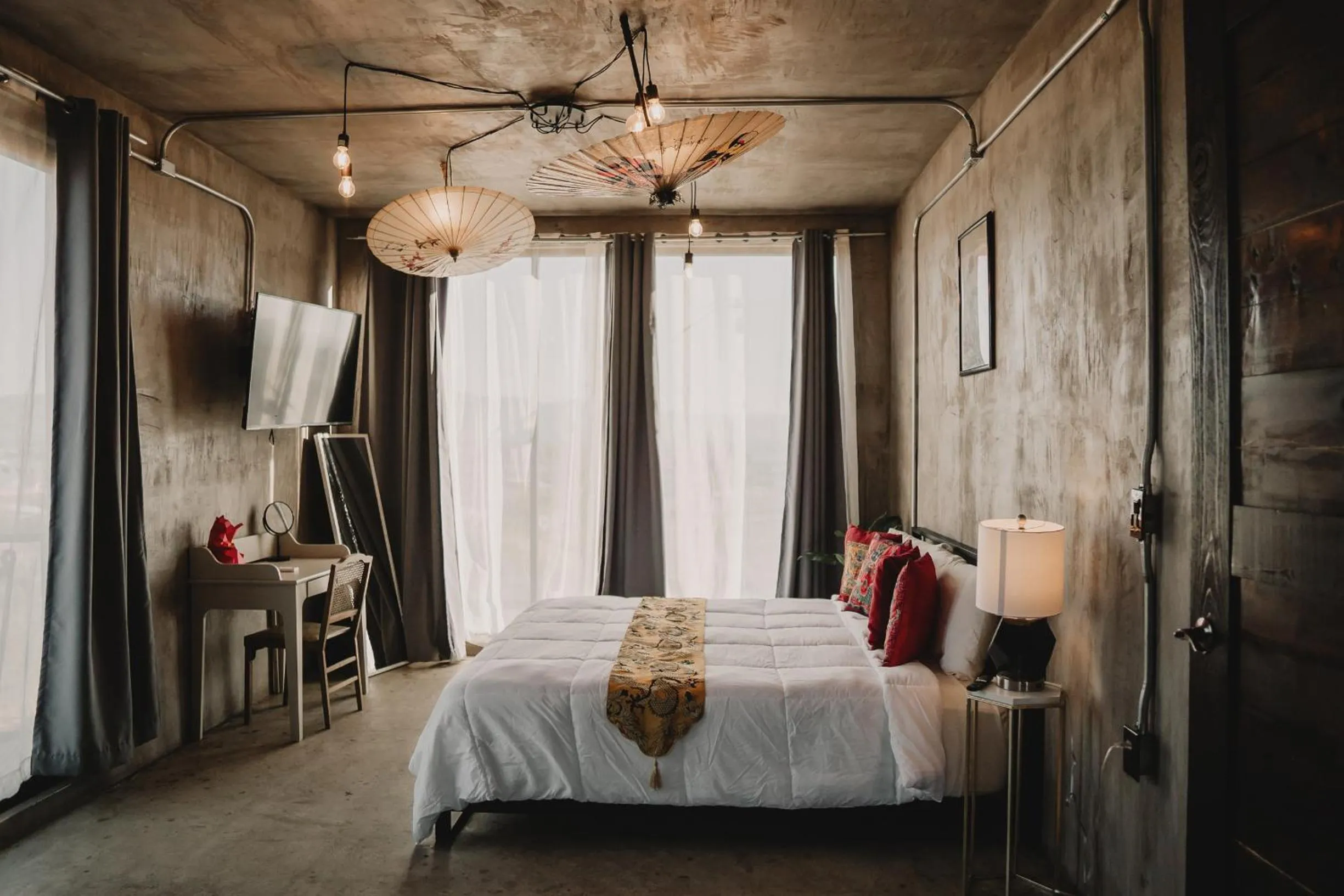 Photo of the whole room, Bed in The Pangea Valle de Guadalupe