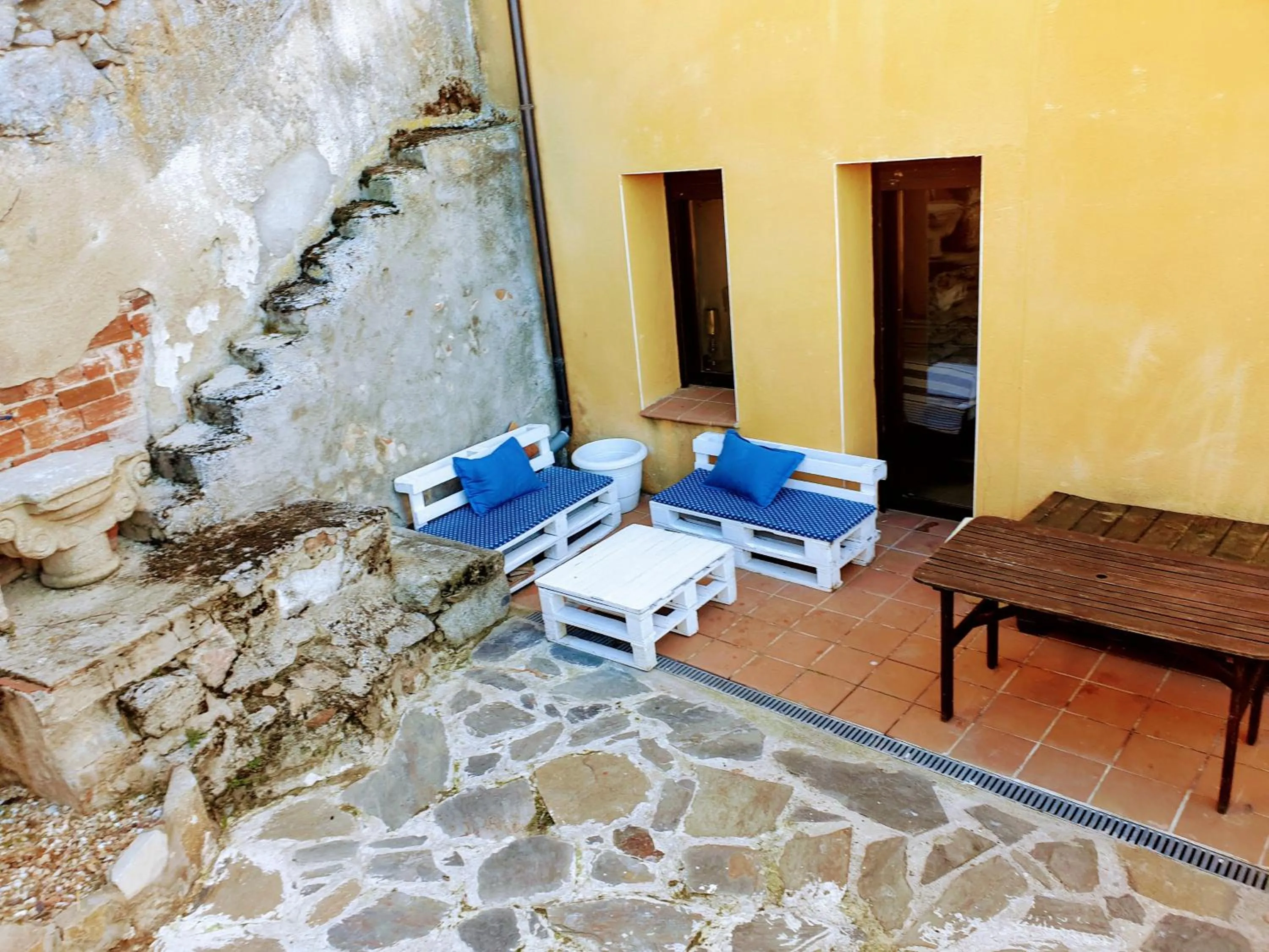 Patio in La Marquesa de Vallespin .Patio.Centro ciudad.