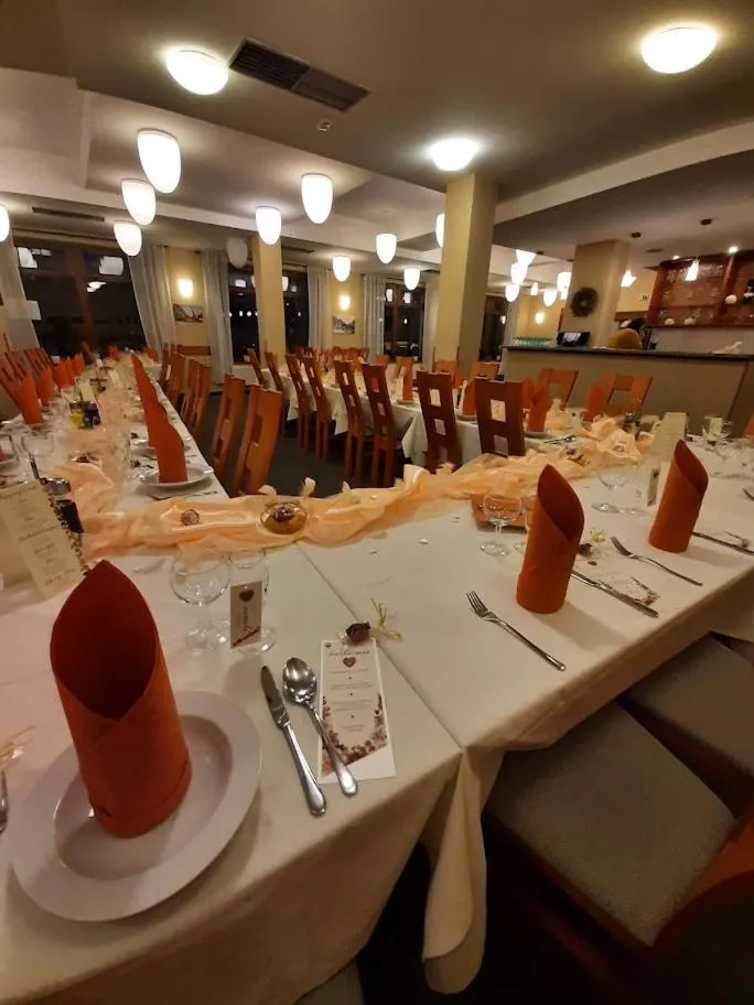 Restaurant/places to eat in Záviš z Falkenštejna