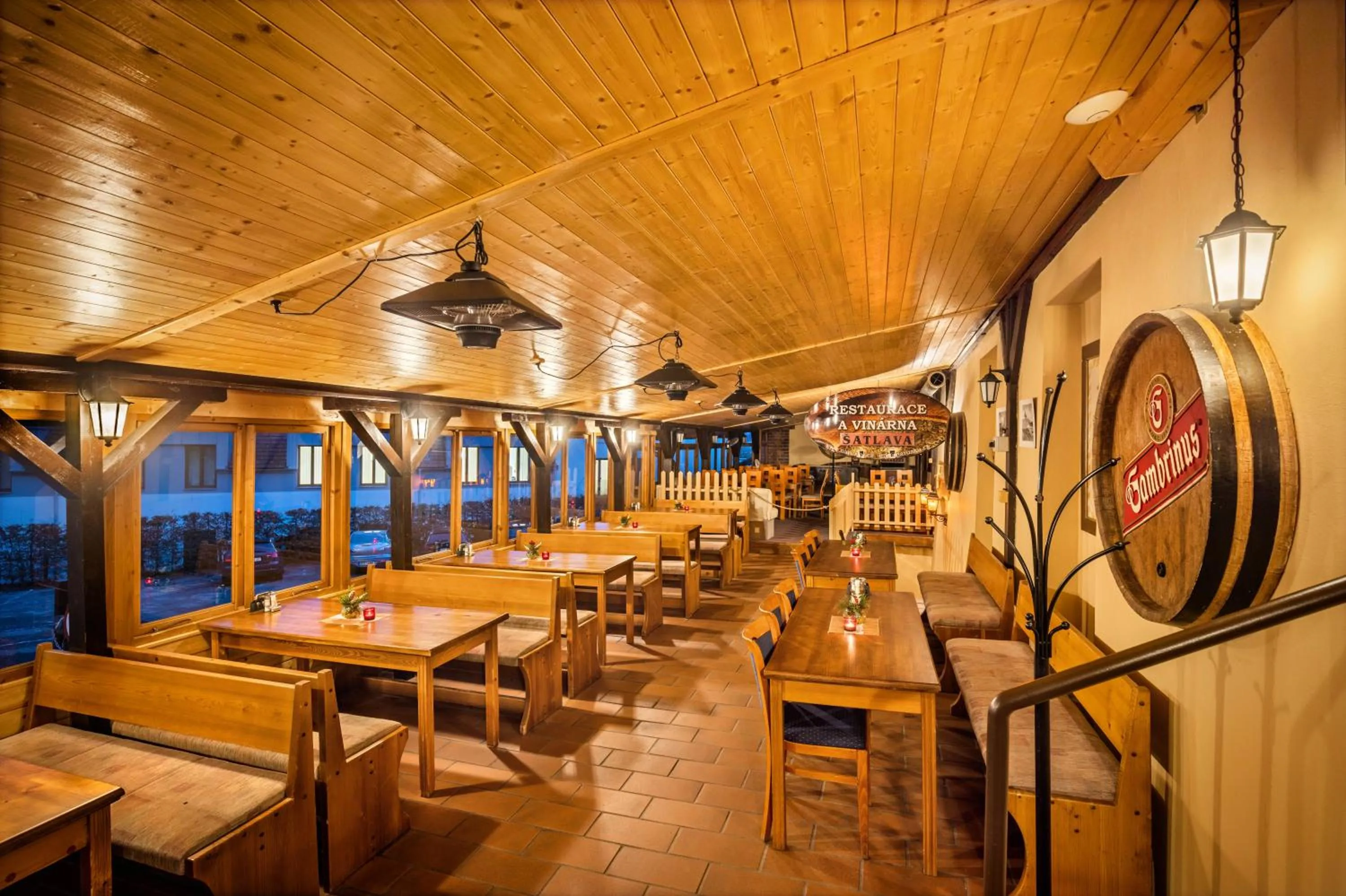 Restaurant/places to eat in Záviš z Falkenštejna