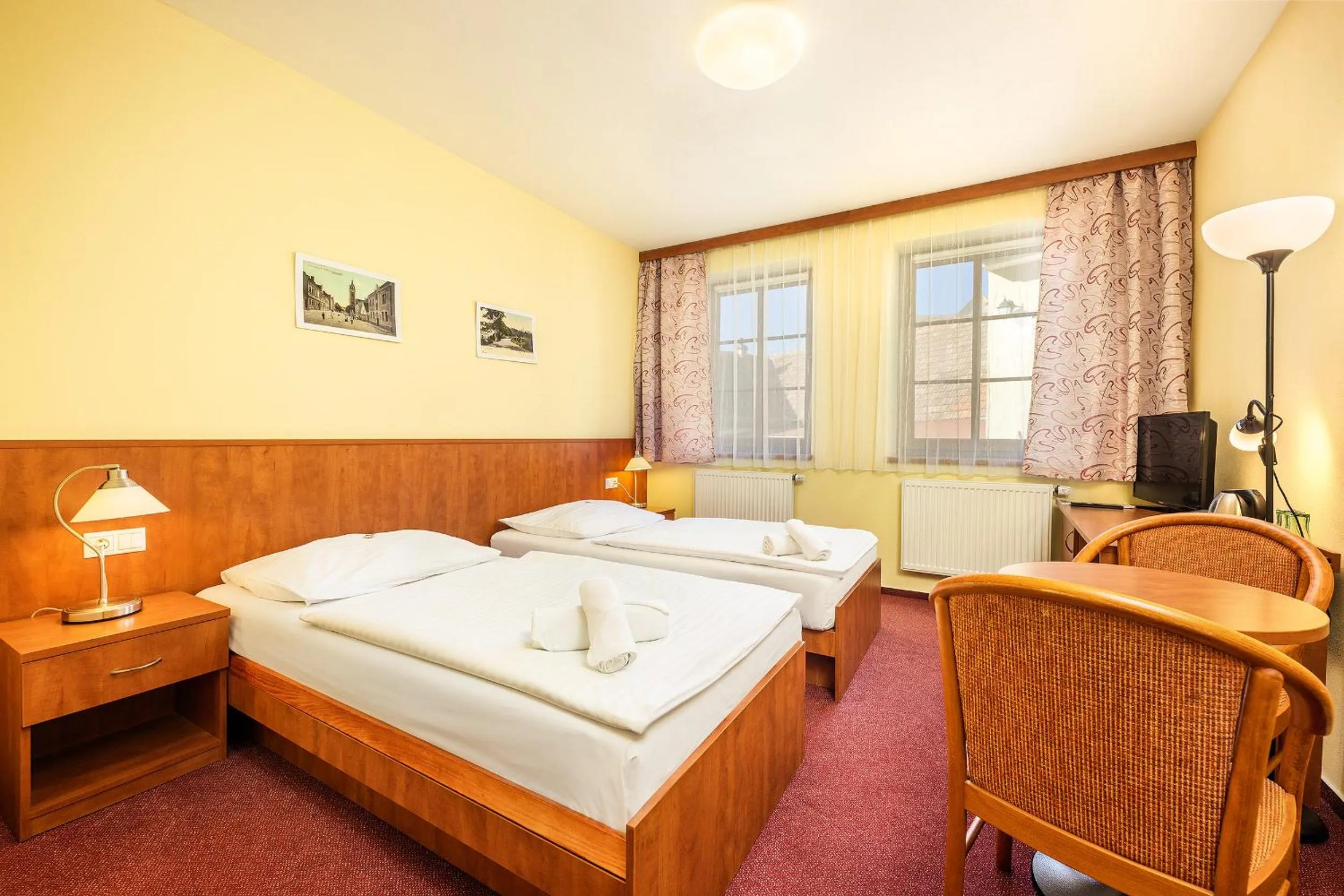 Photo of the whole room, Bed in Záviš z Falkenštejna