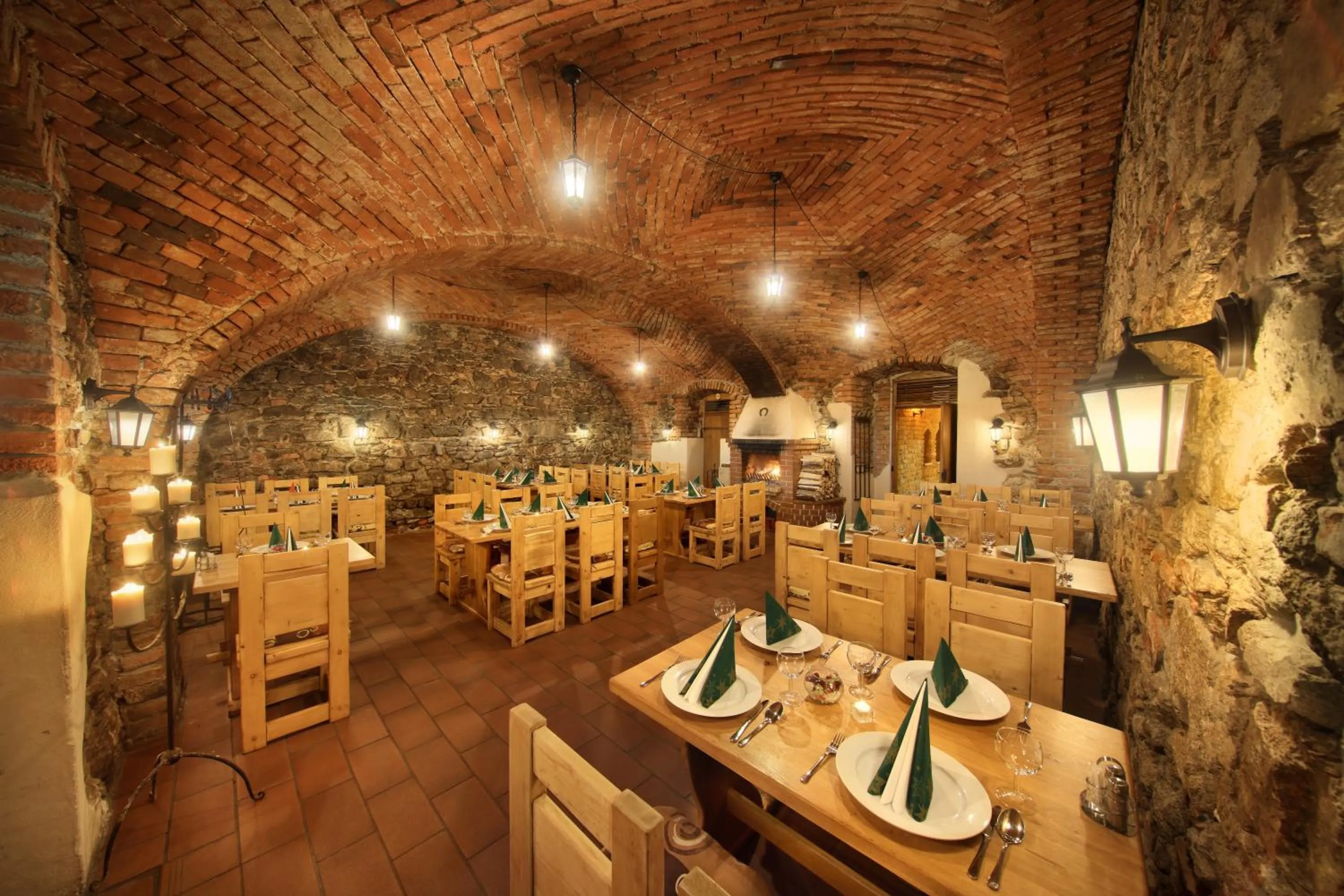 Restaurant/places to eat in Záviš z Falkenštejna