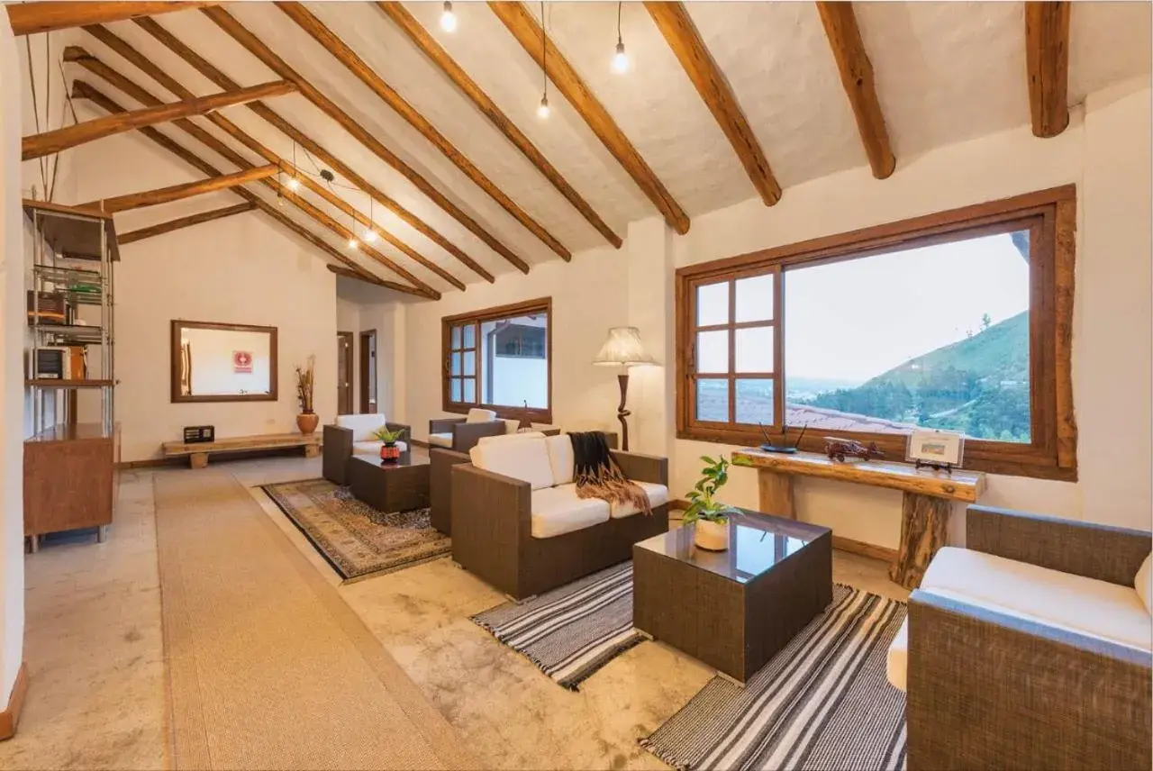 Eight-Bedroom House in Casa iLayaku Eight-Bedroom House in Casa iLayaku