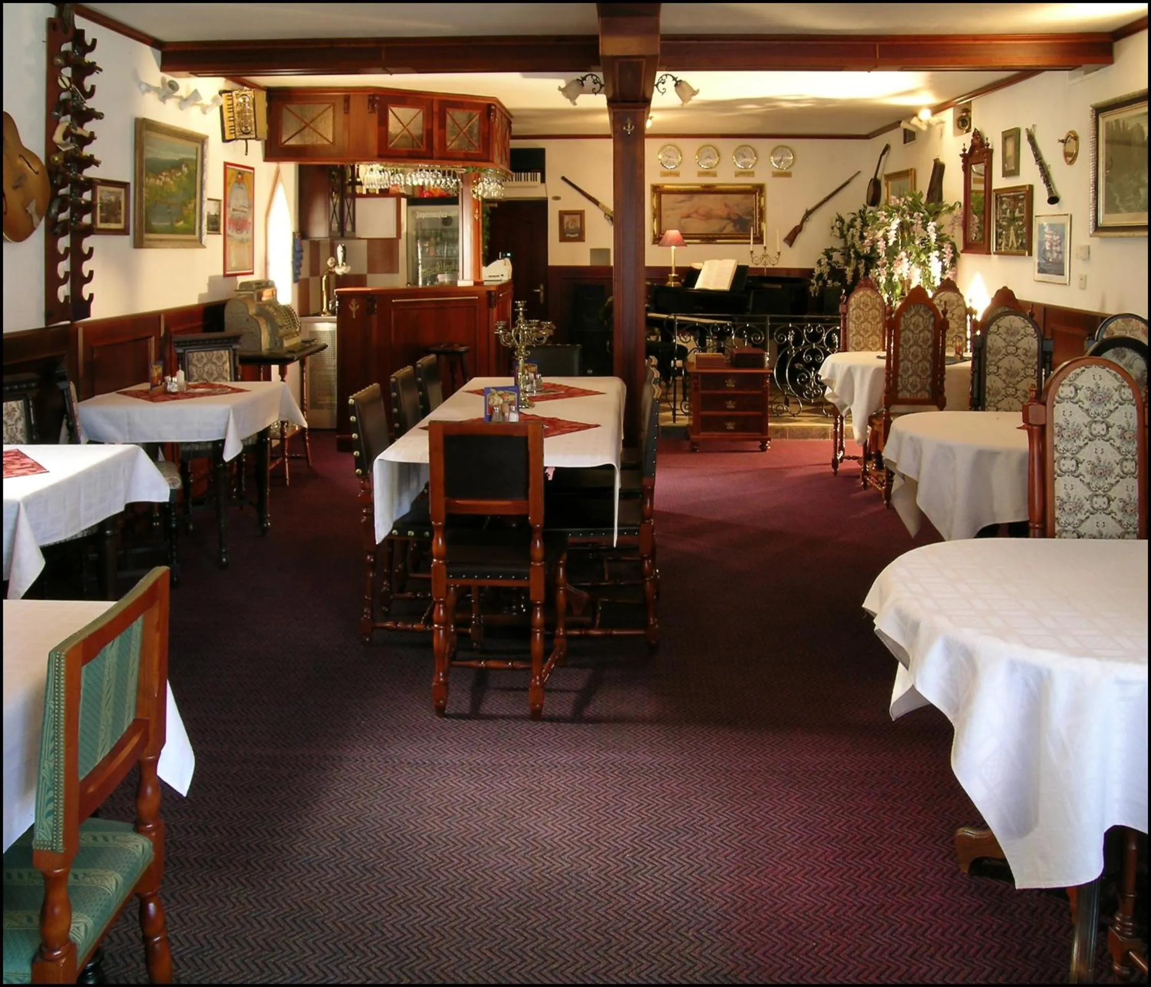 Restaurant/places to eat in Hotel Klor