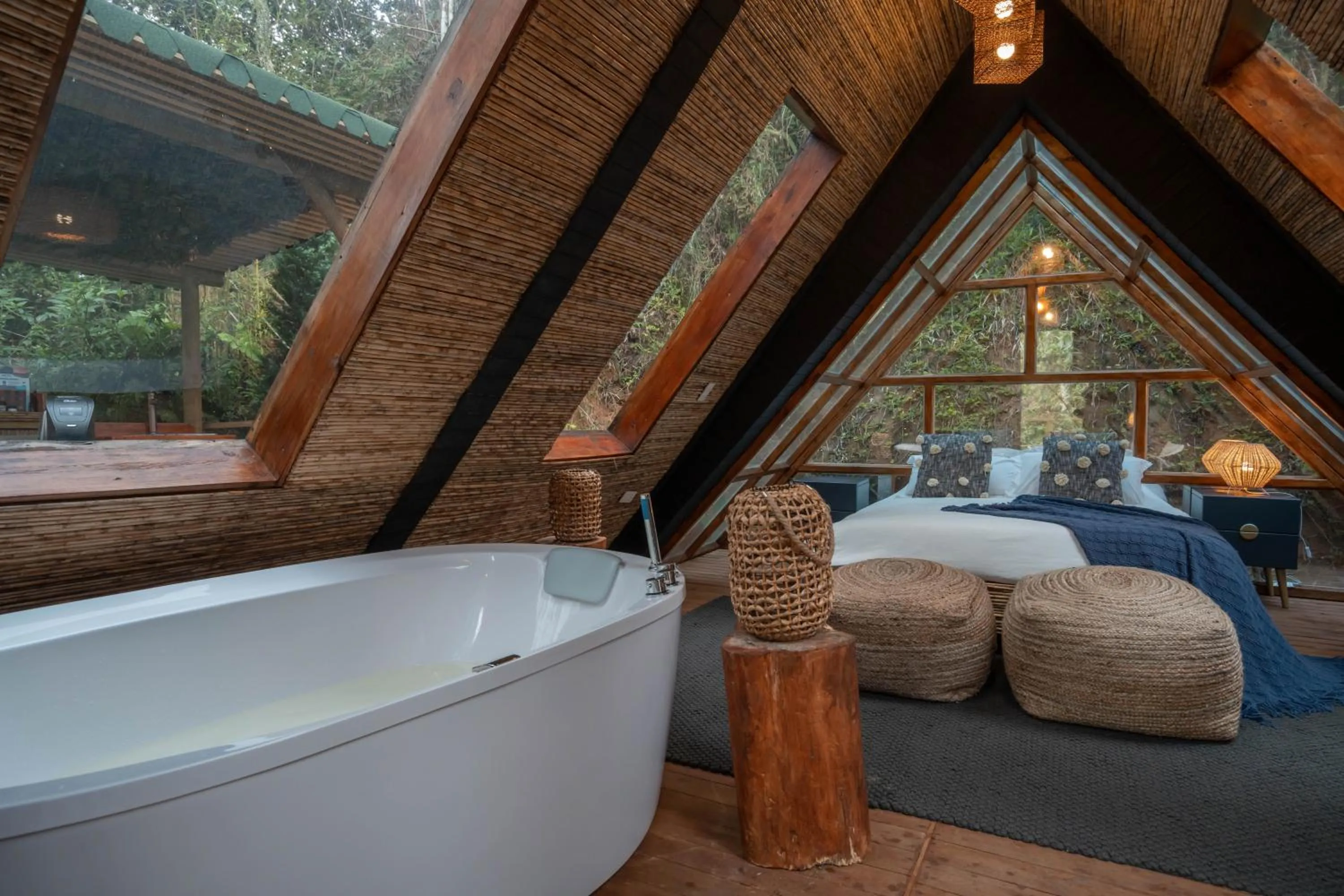 Hot Tub, Bed in BubbleSky Glamping Guatapé