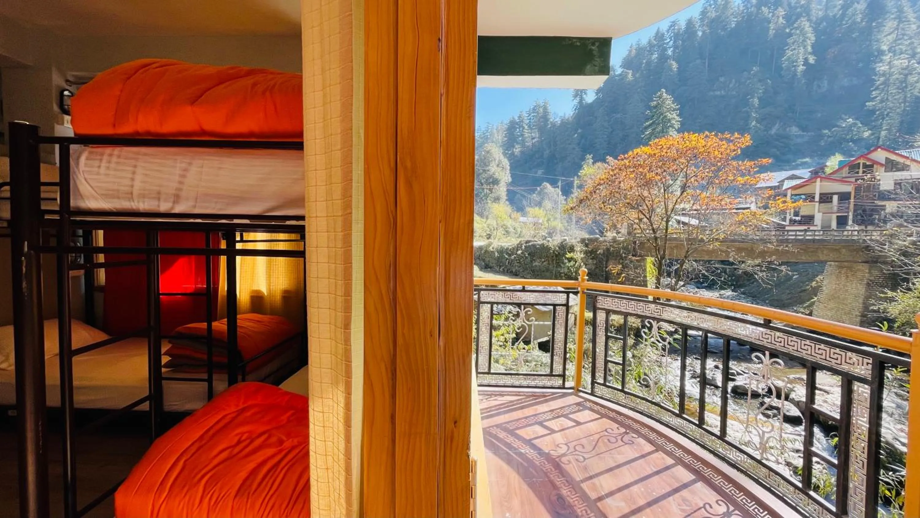 Balcony/Terrace, Bed in Madpackers Jibhi - Of Streamsides & Waterfalls