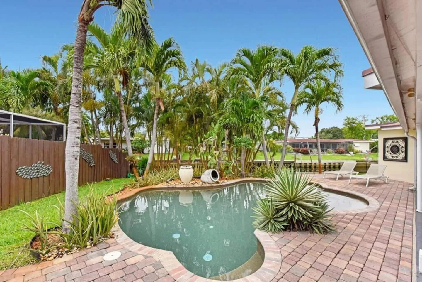Home wpool by PMI OP Canal