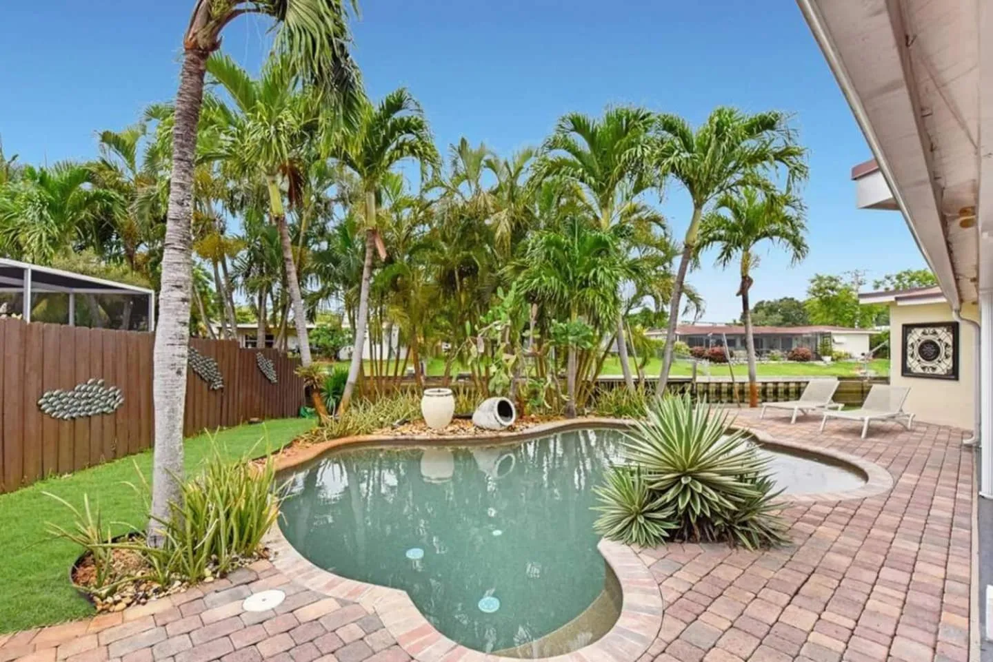 Home wpool by PMI OP Canal