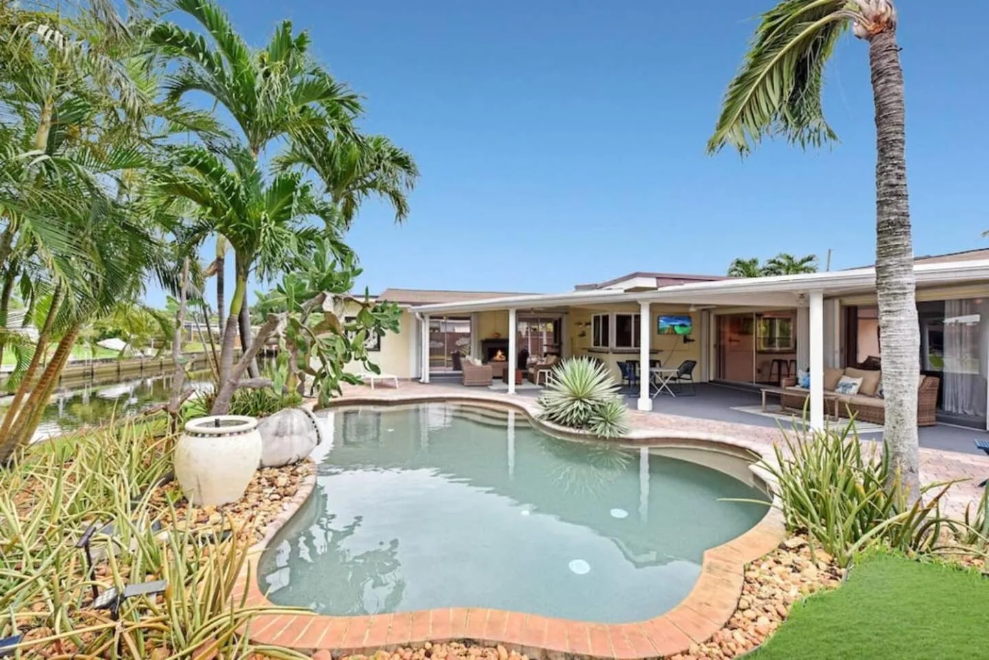 Home wpool by PMI OP Canal