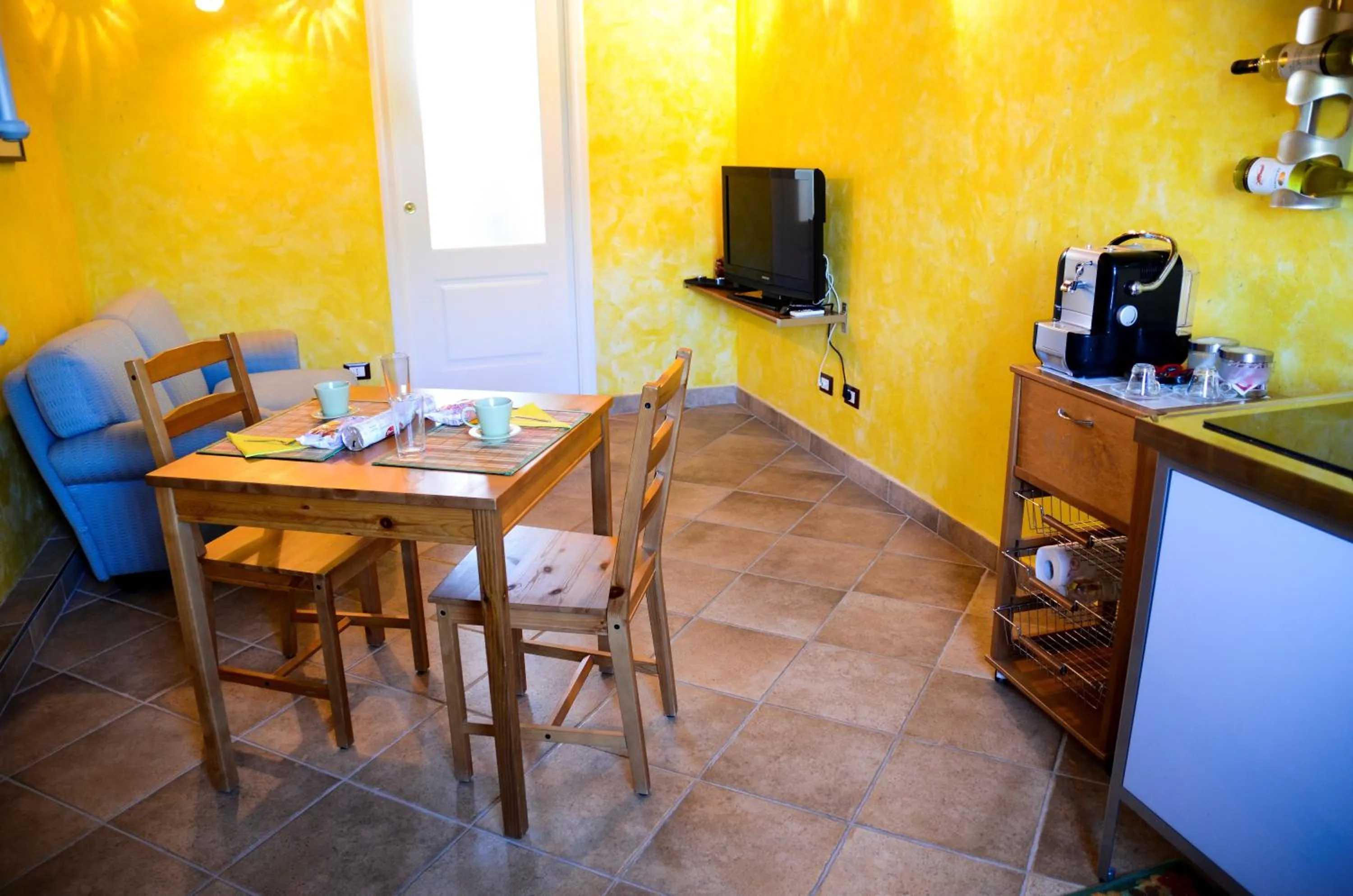 Kitchen or kitchenette in Le Suite Bracciano