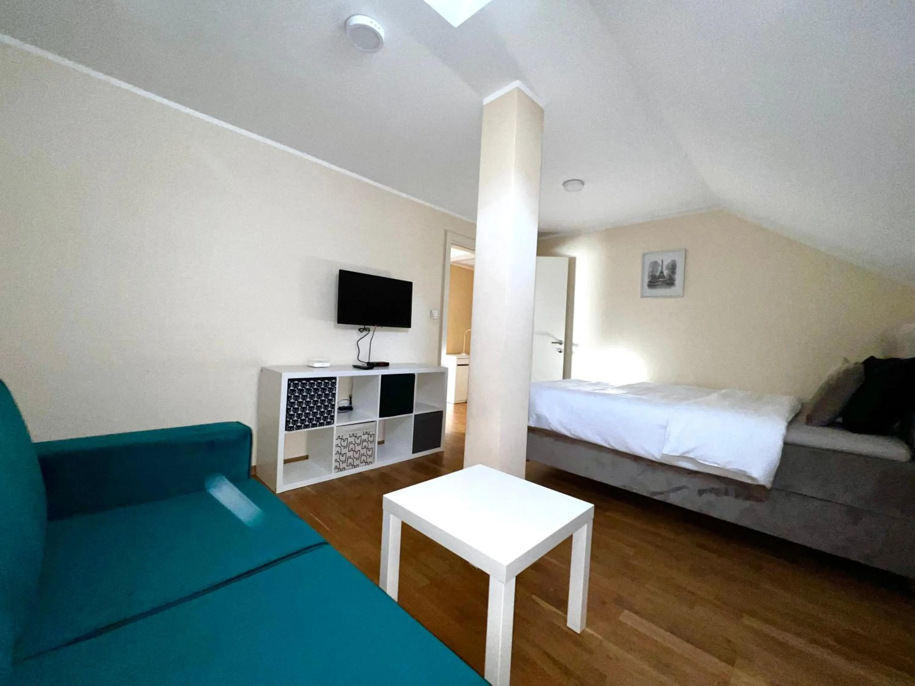 Bedroom, Bed in Central Park Residence