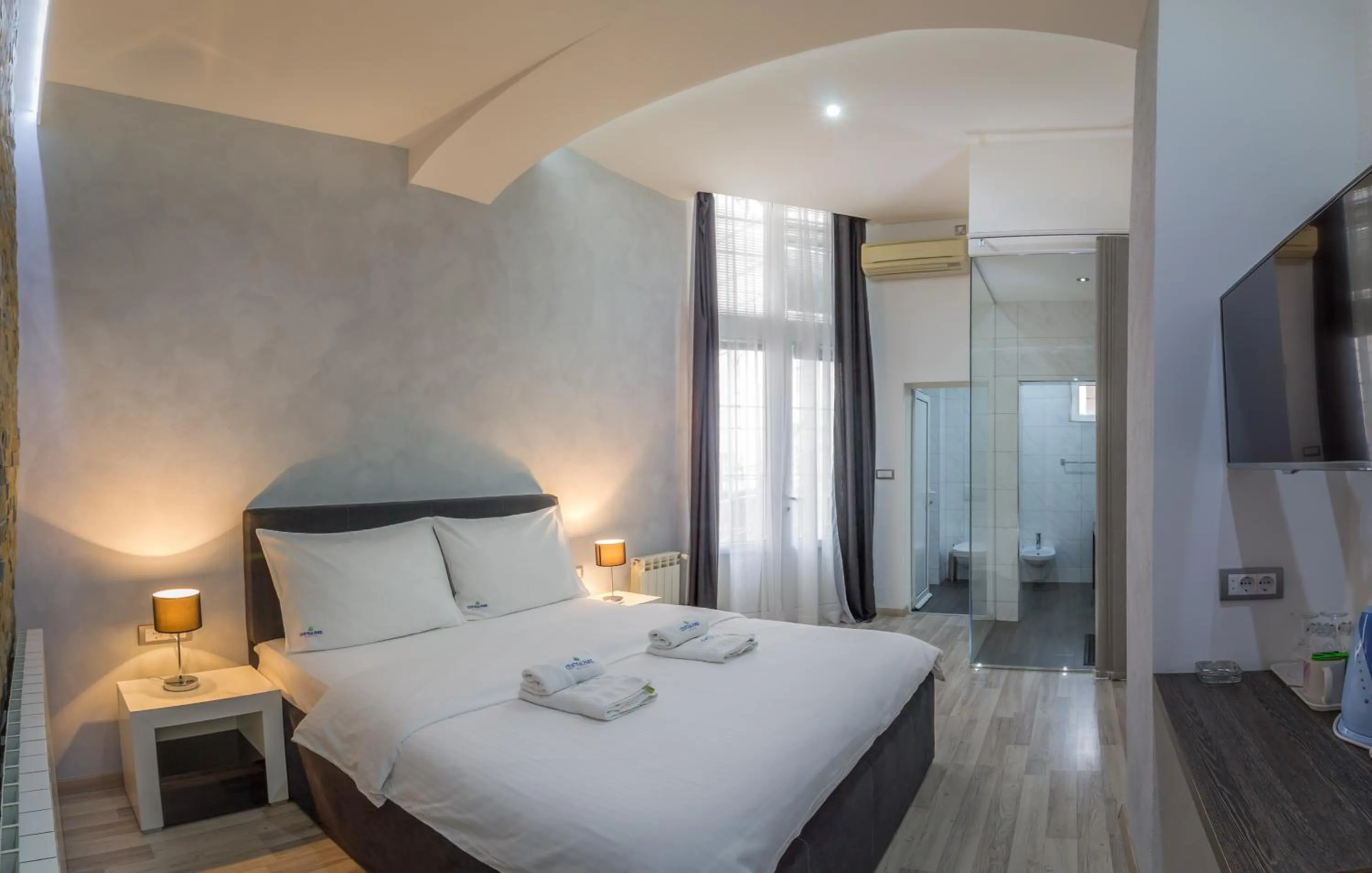 Bathroom, Bed in Central Park Residence