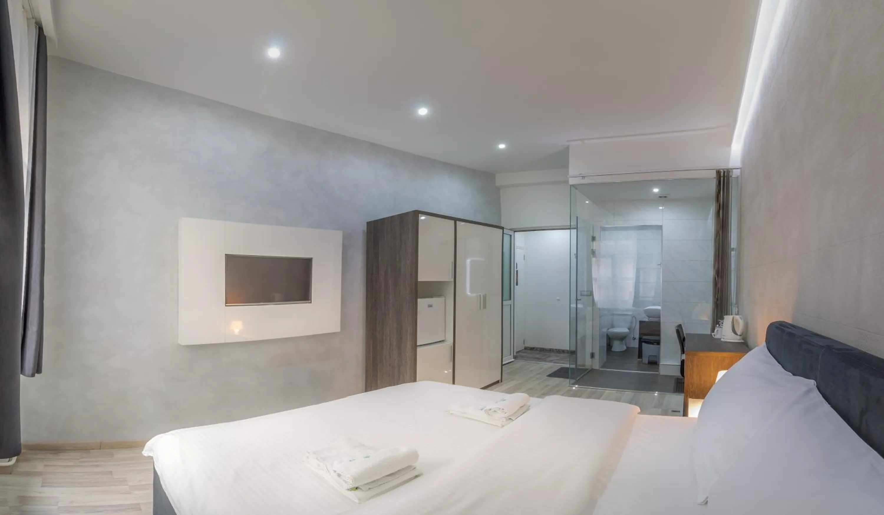 Bathroom, Bed in Central Park Residence