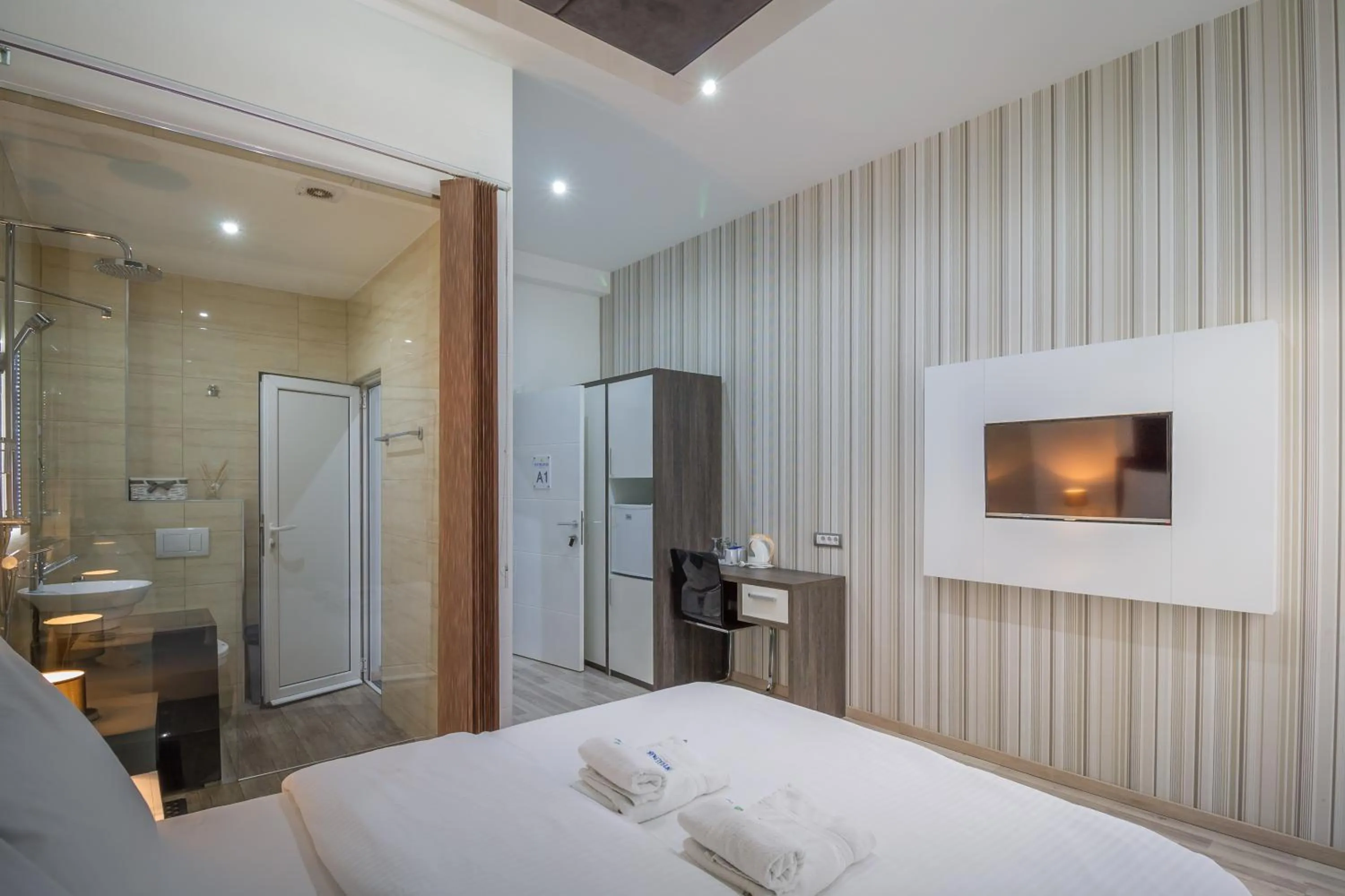 Bathroom, Bed in Central Park Residence