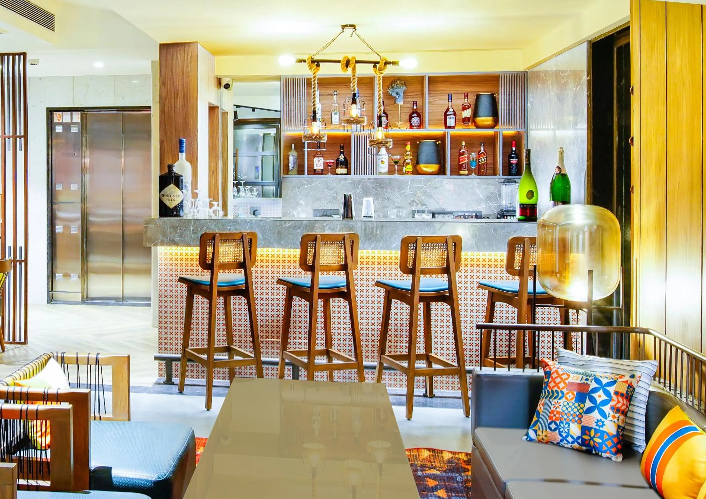 Lounge or bar in Amoravida By 7 Apple Resorts, Goa