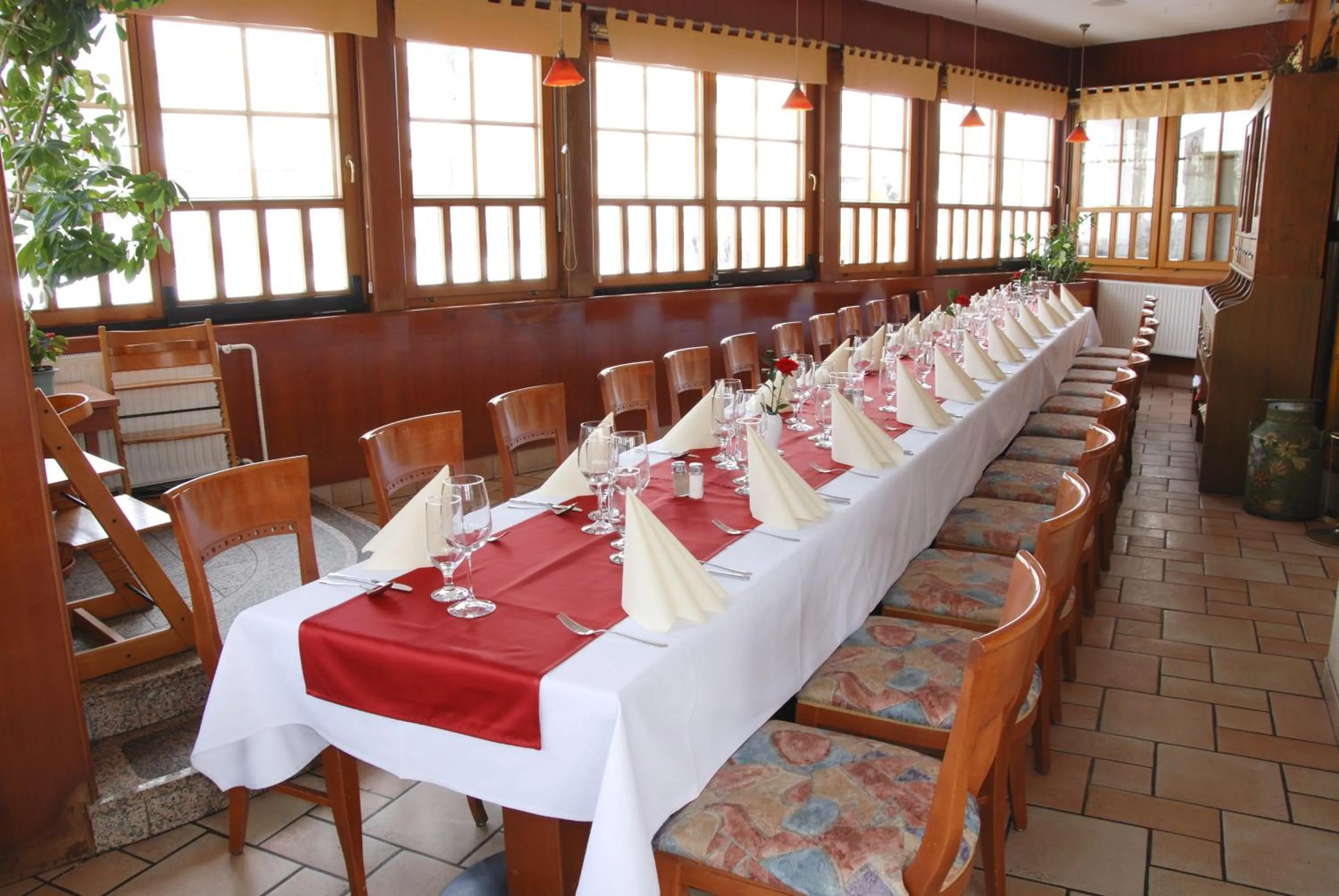 Restaurant/places to eat in Guest House Arvaj