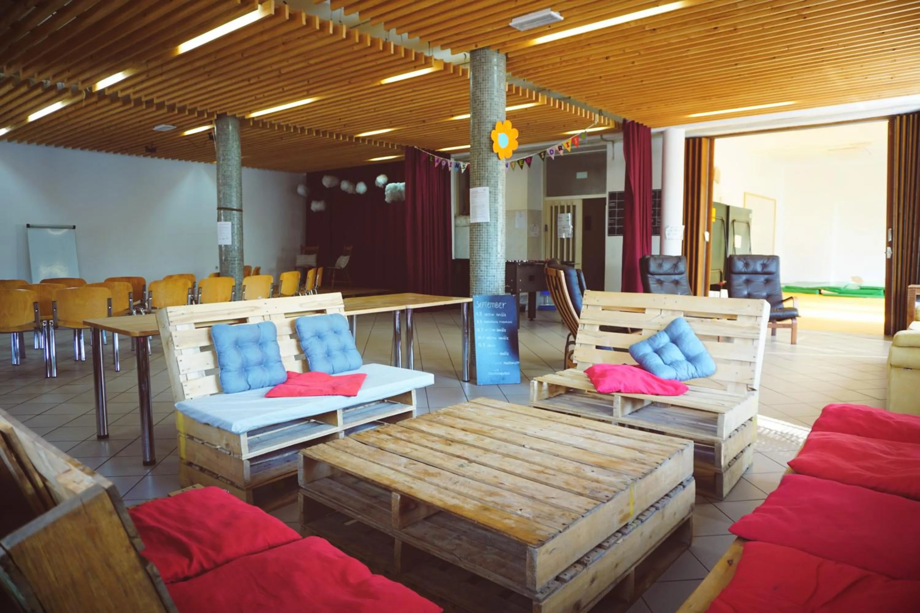 Communal lounge/ TV room in Hostel Idrija