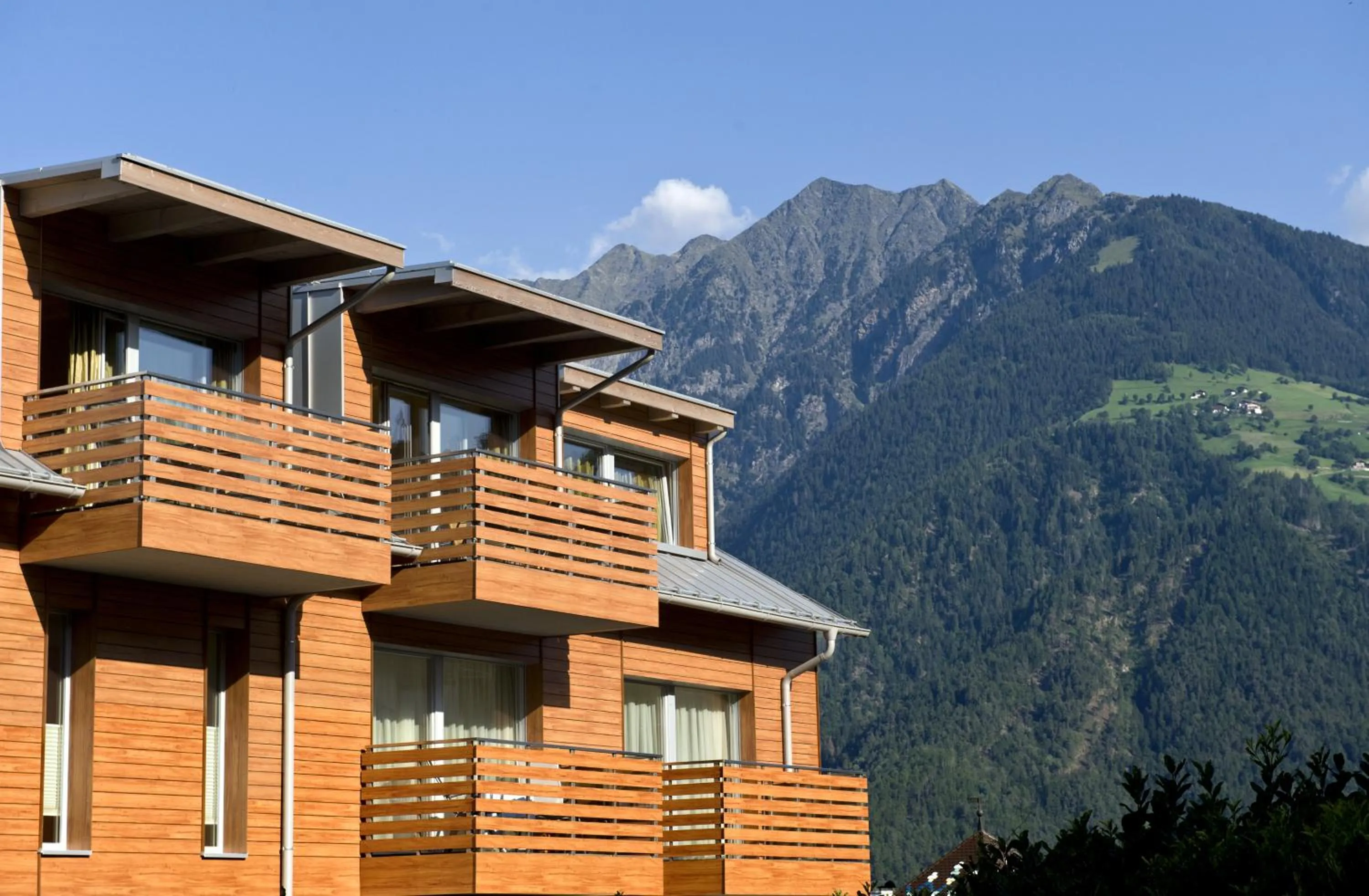 Facade/entrance in mittendorf klimaresidence