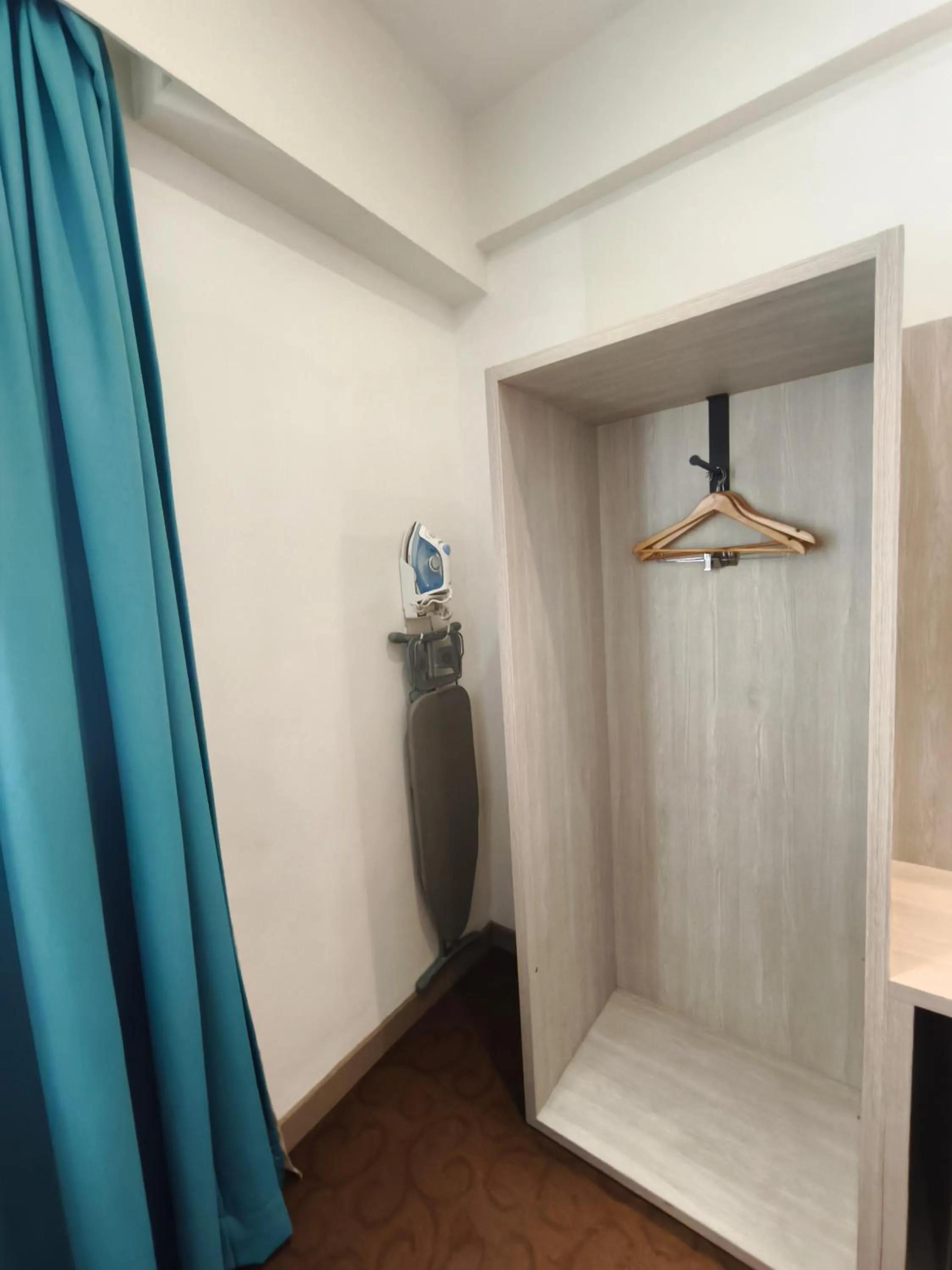 wardrobe in Alamis City Kuala Lumpur - Formerly EDC Hotel Kuala Lumpur