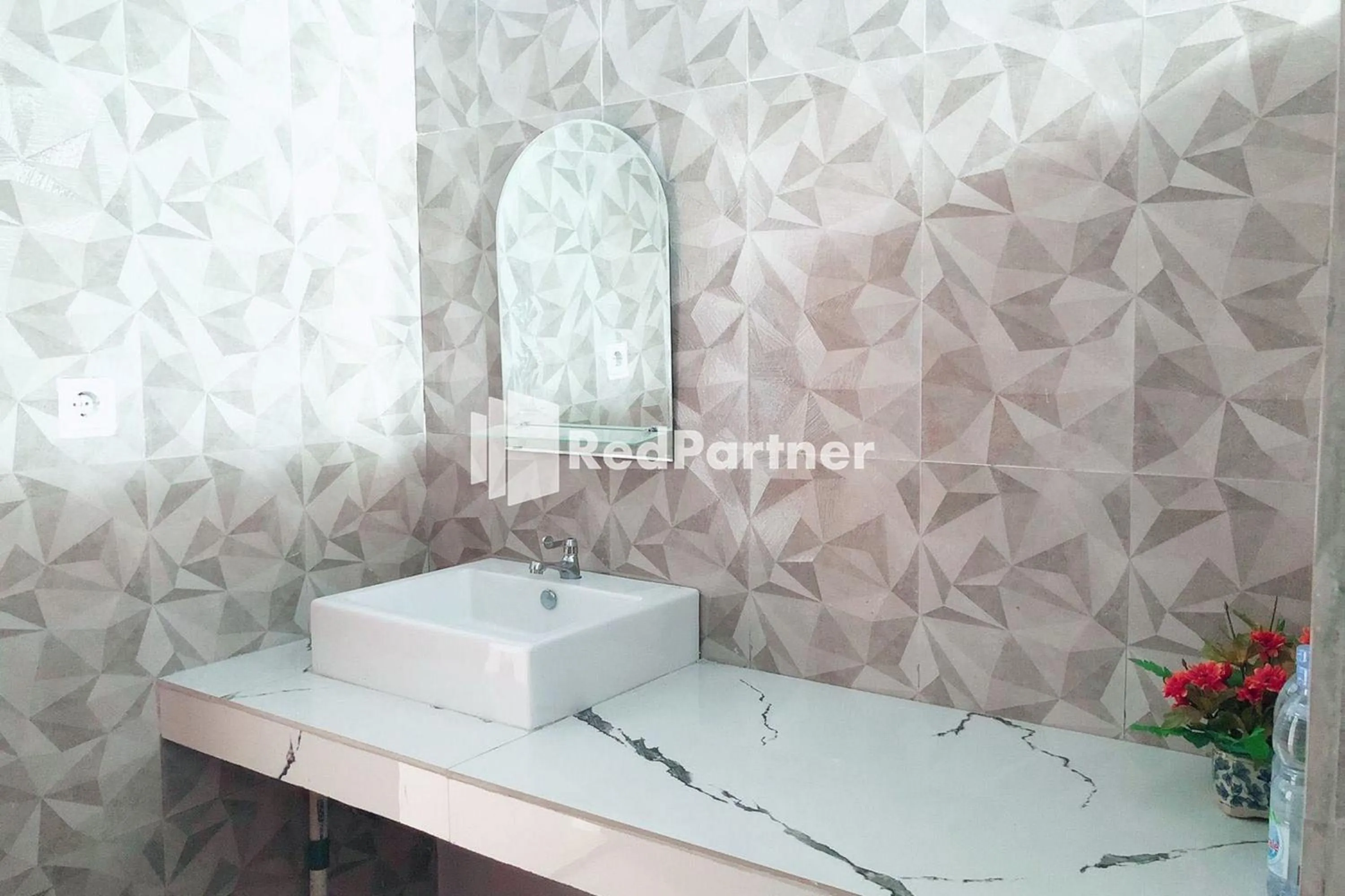 Bathroom in Wisma Suci Syariah Polewali Mandar Mitra RedDoorz