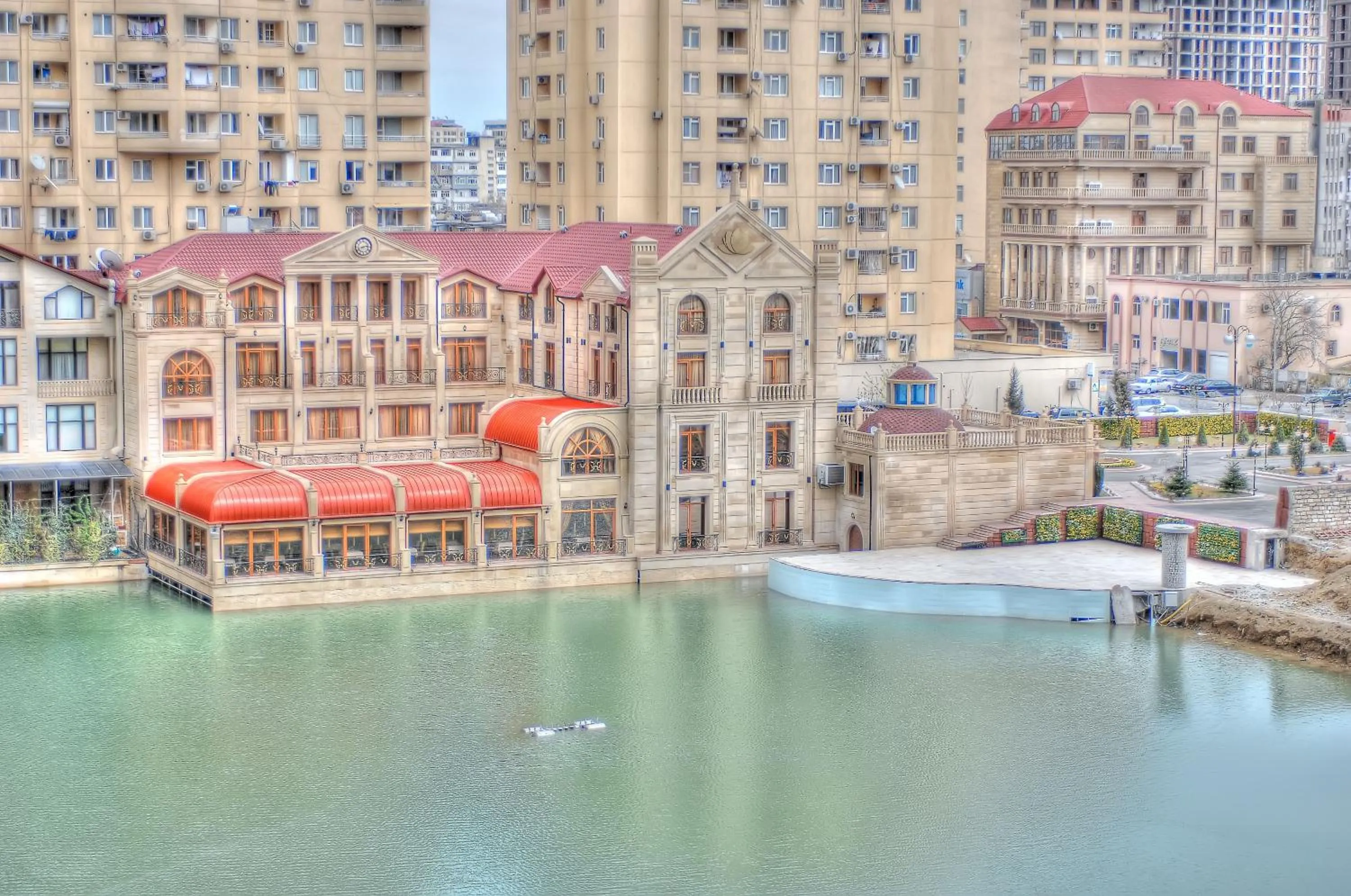 Property building in Lake Palace Baku
