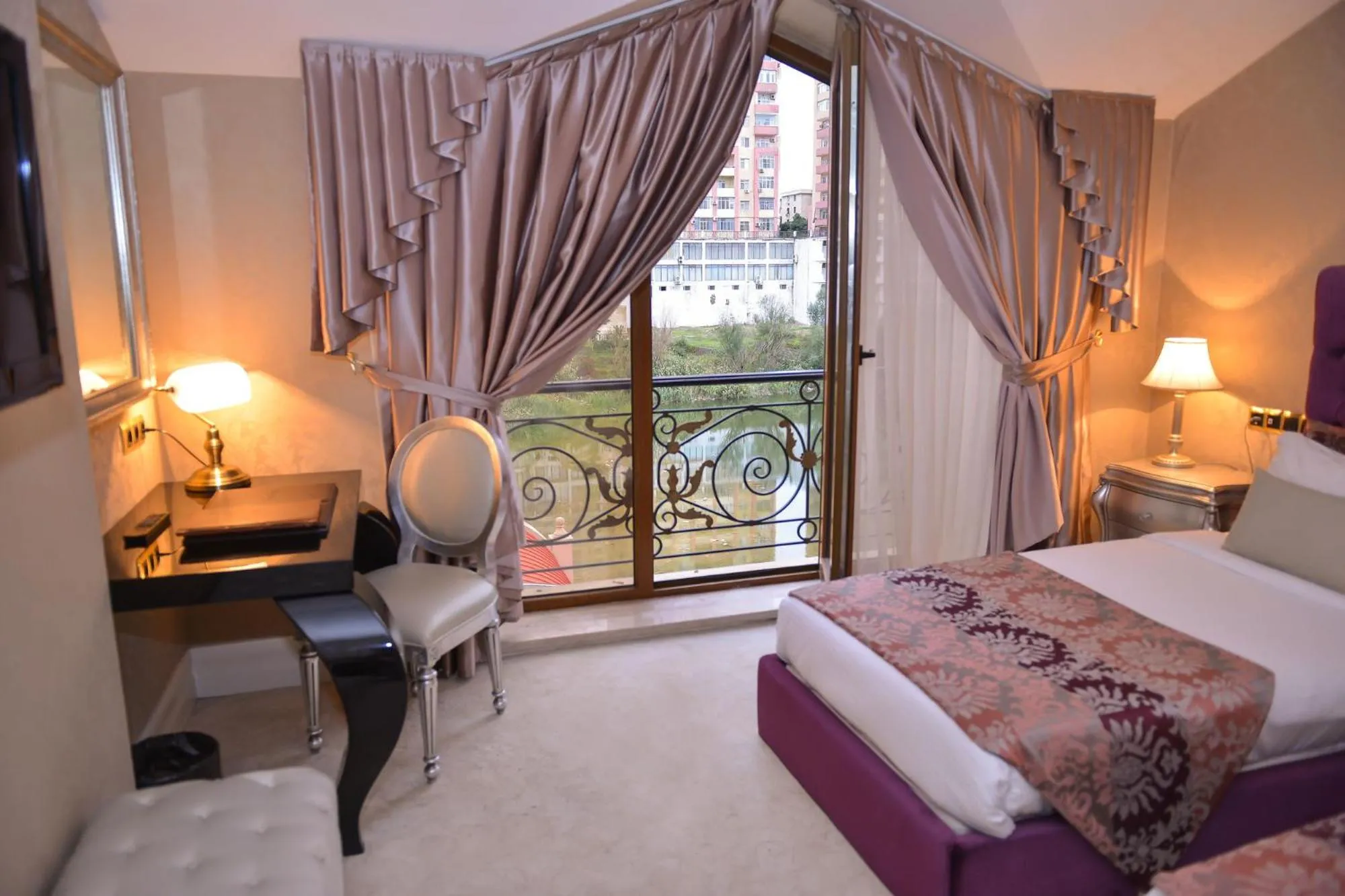 Bedroom, Bed in Lake Palace Baku