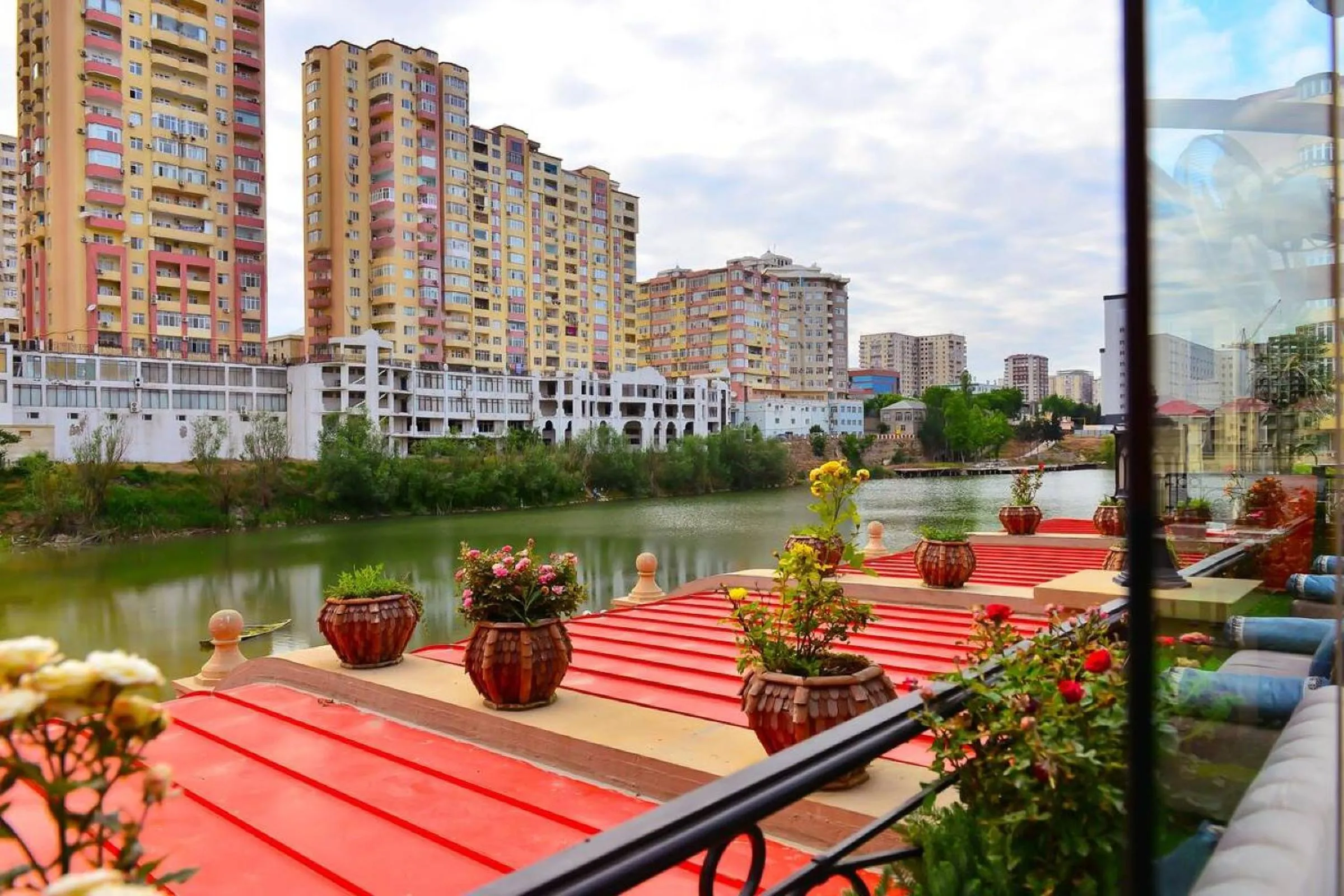 Lake view in Lake Palace Baku