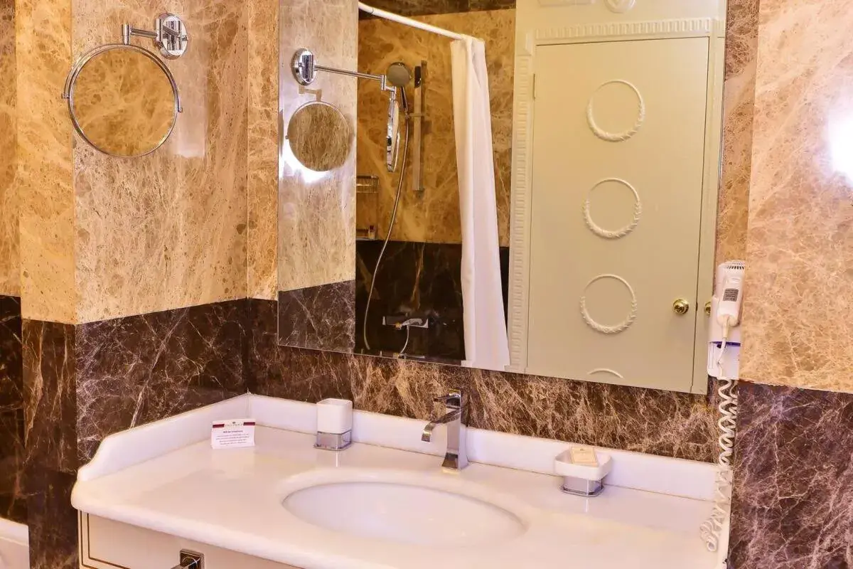 Triple Room with Lake View in Lake Palace Baku Triple Room with Lake View in Lake Palace Baku