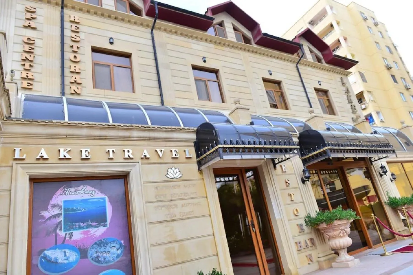 Restaurant/places to eat in Lake Palace Baku