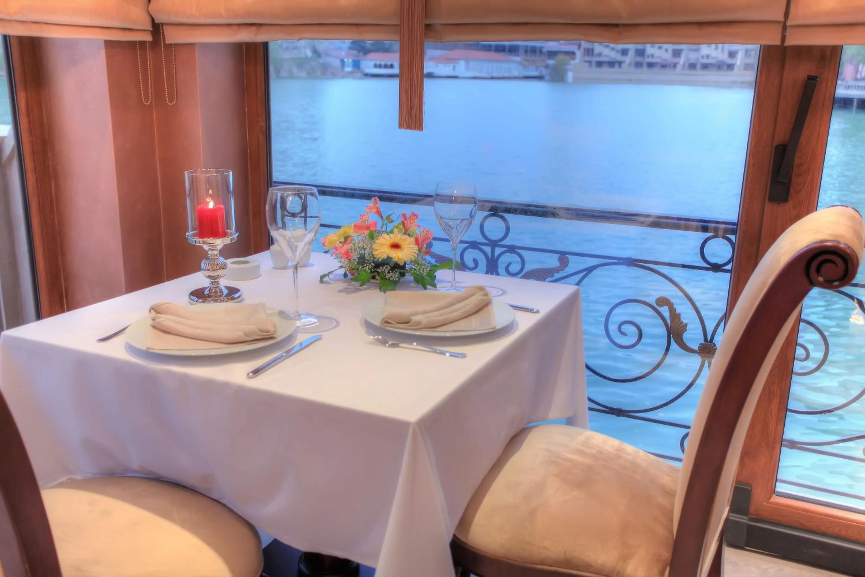 Restaurant/places to eat in Lake Palace Baku