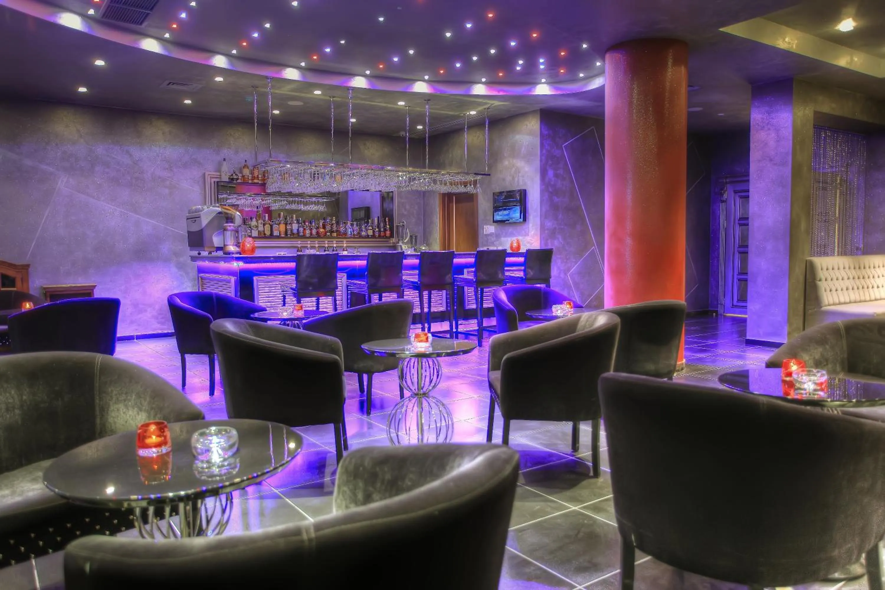 Lounge or bar in Lake Palace Baku