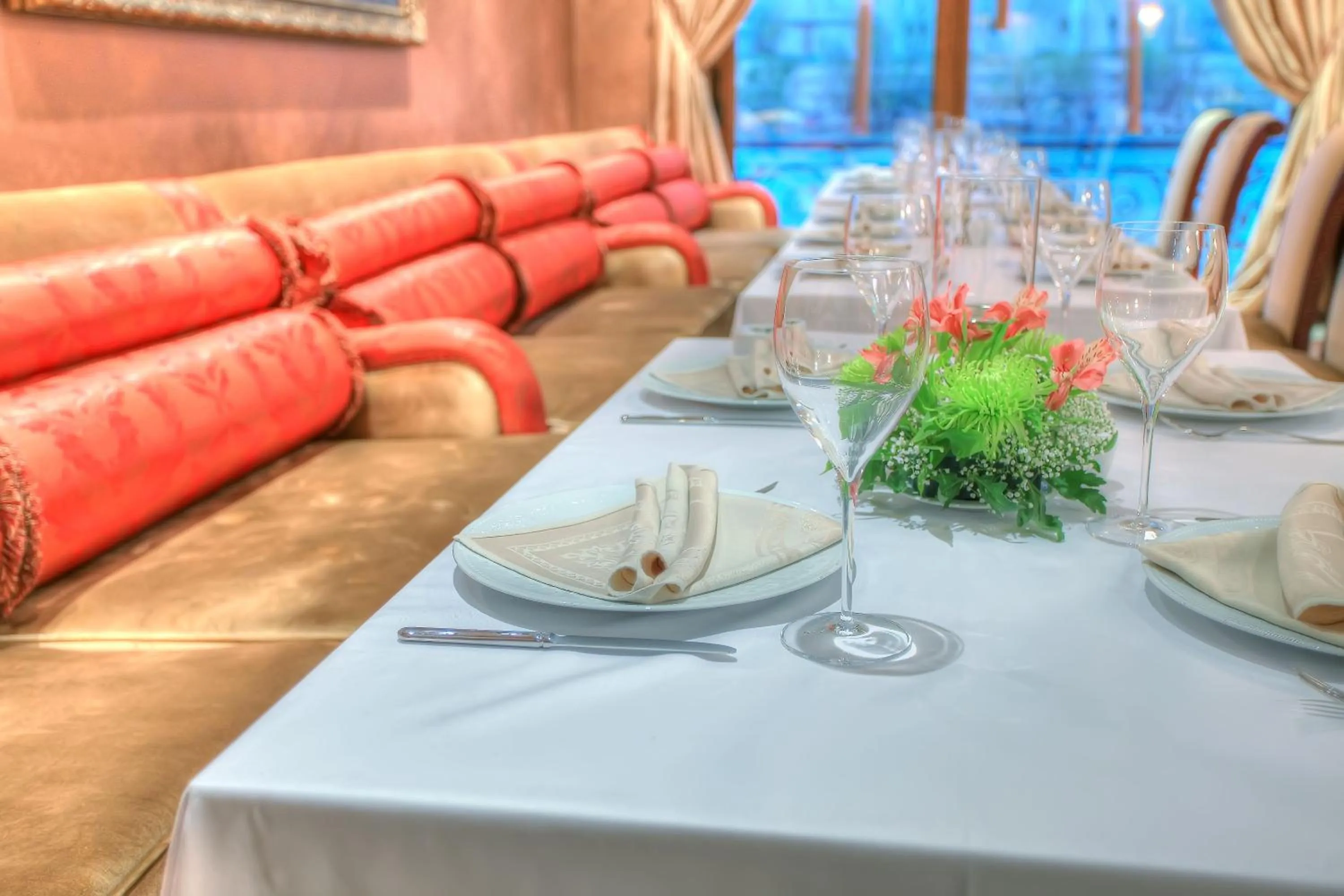 Restaurant/places to eat in Lake Palace Baku