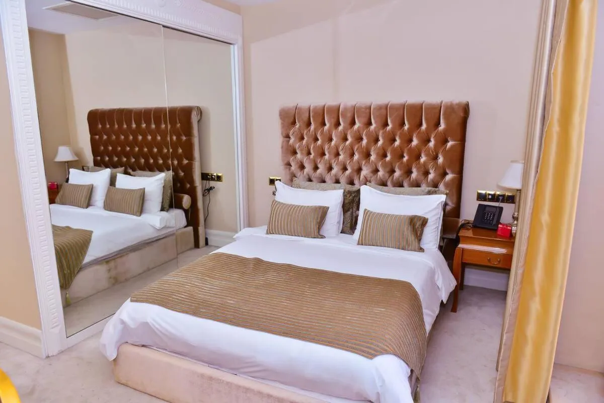 Bedroom, Bed in Lake Palace Baku