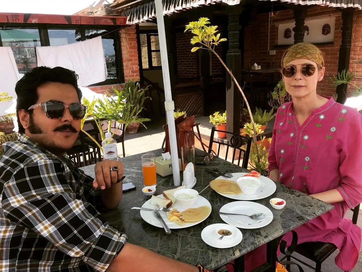 Restaurant/places to eat in Hotel vintage Home