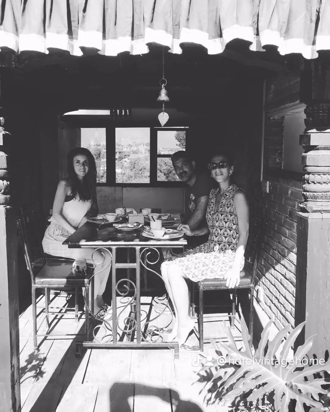 Restaurant/places to eat in Hotel vintage Home