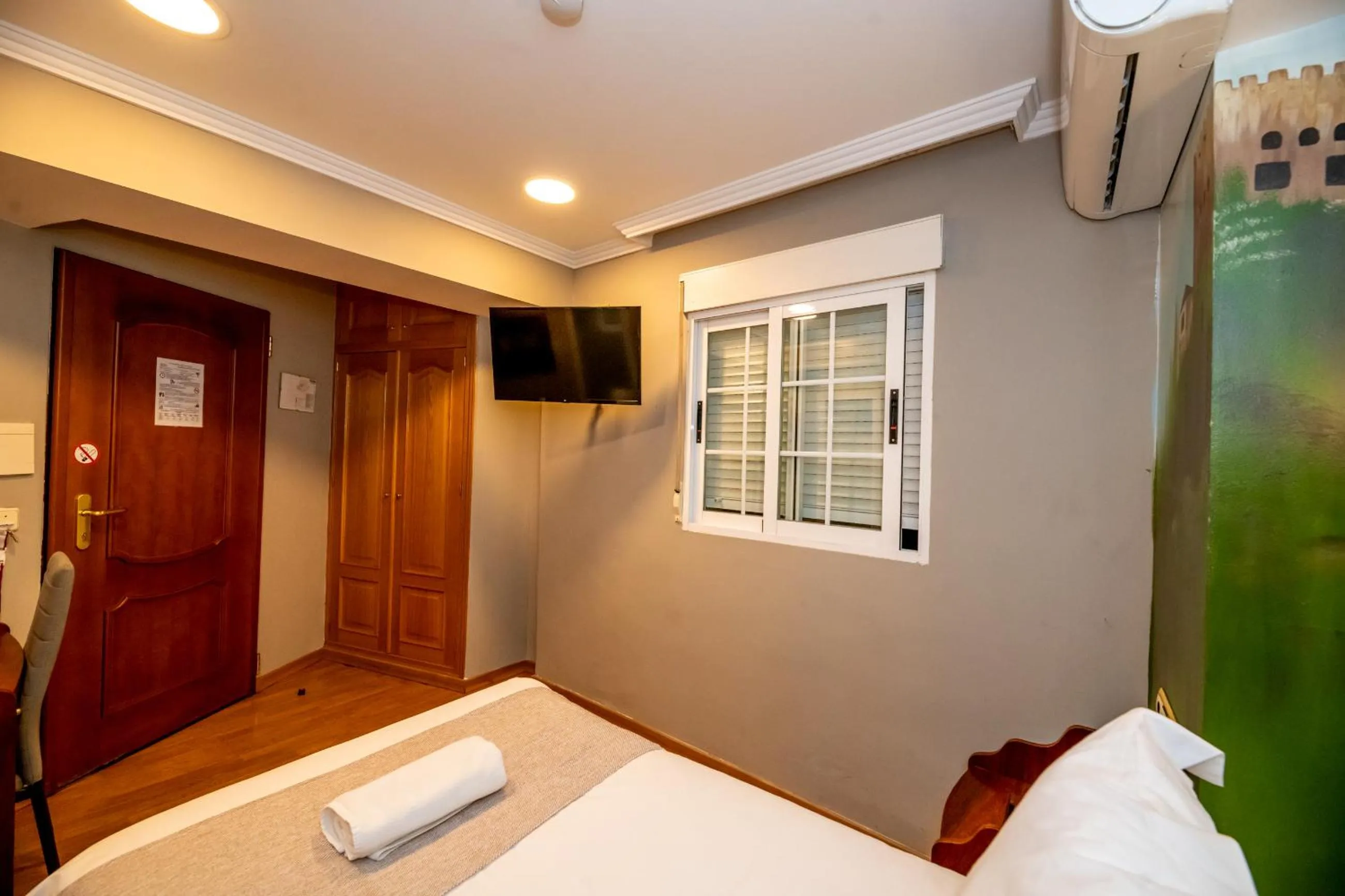 Photo of the whole room, Bed in Hotel Monasterio Granada - Adults Only