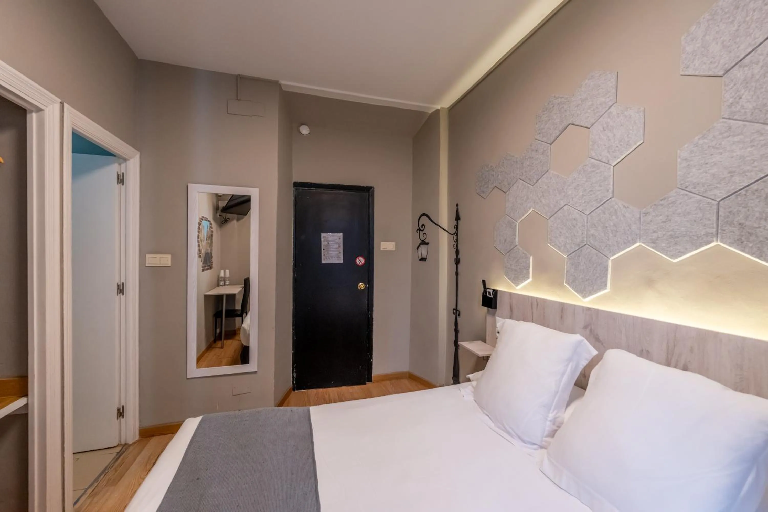 Bed in Hotel Monasterio Granada - Adults Only