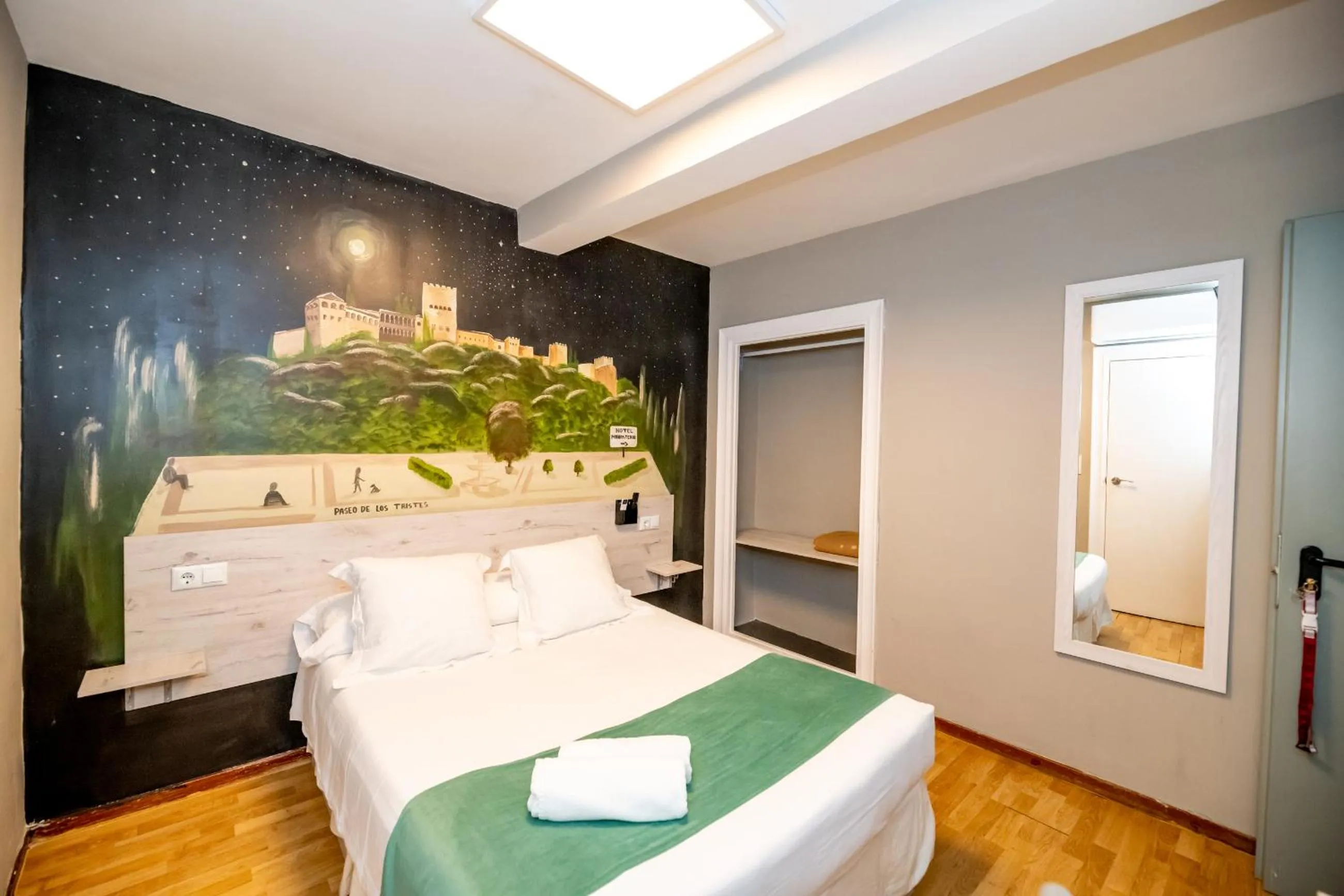 Decorative detail, Bed in Hotel Monasterio Granada - Adults Only