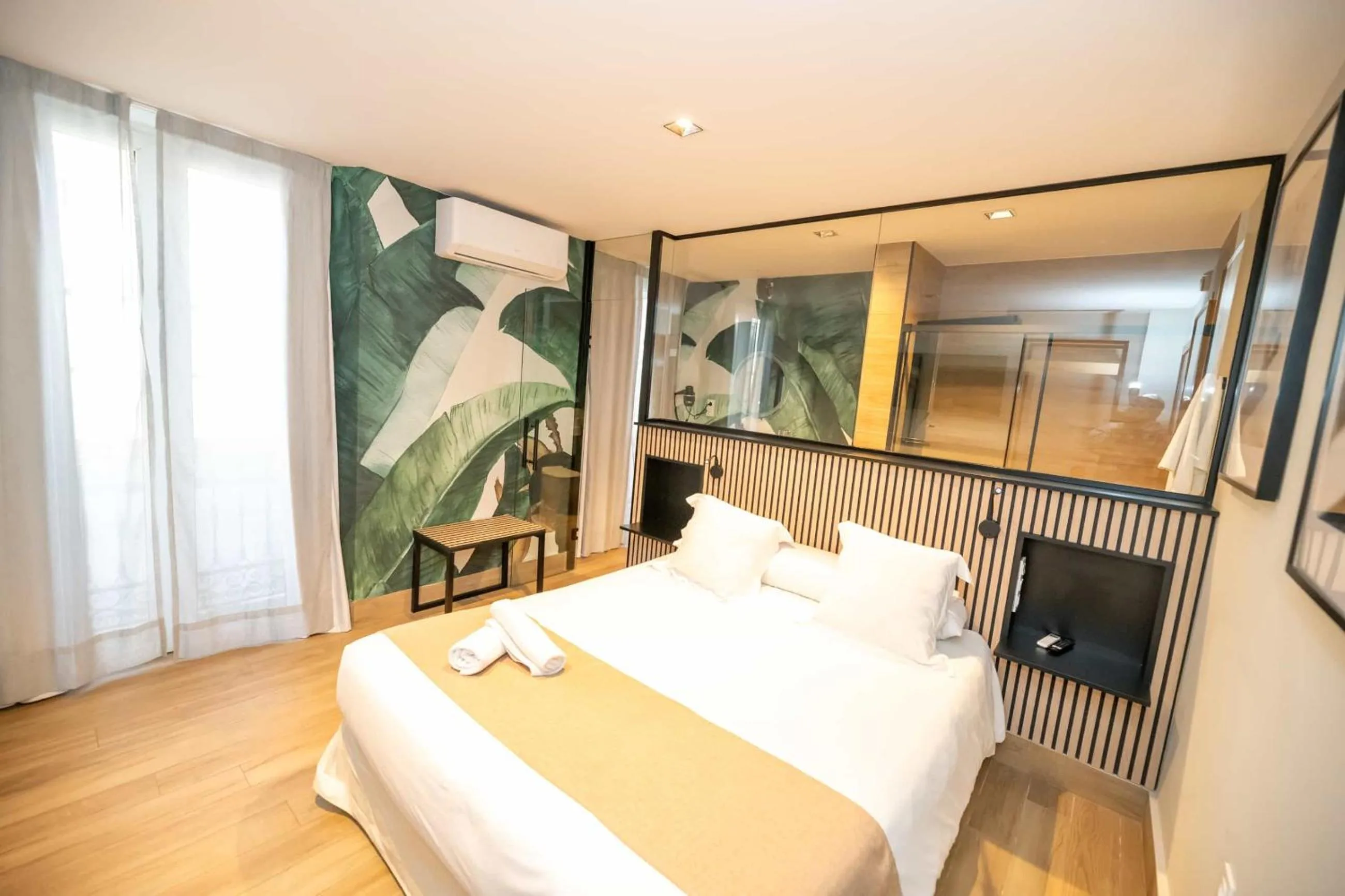 Bedroom, Bed in Hotel Monasterio Granada - Adults Only