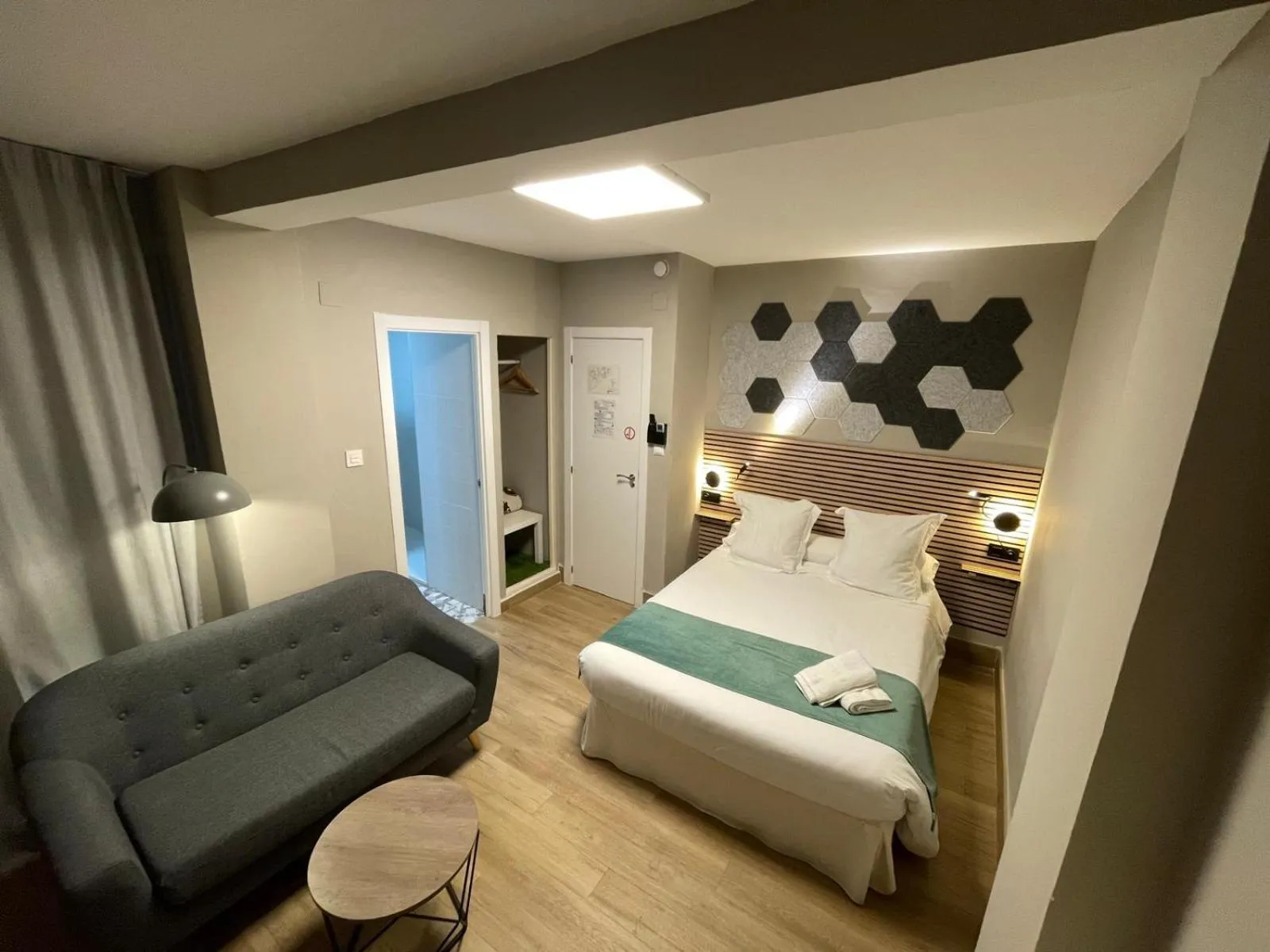 Bedroom, Bed in Hotel Monasterio Granada - Adults Only