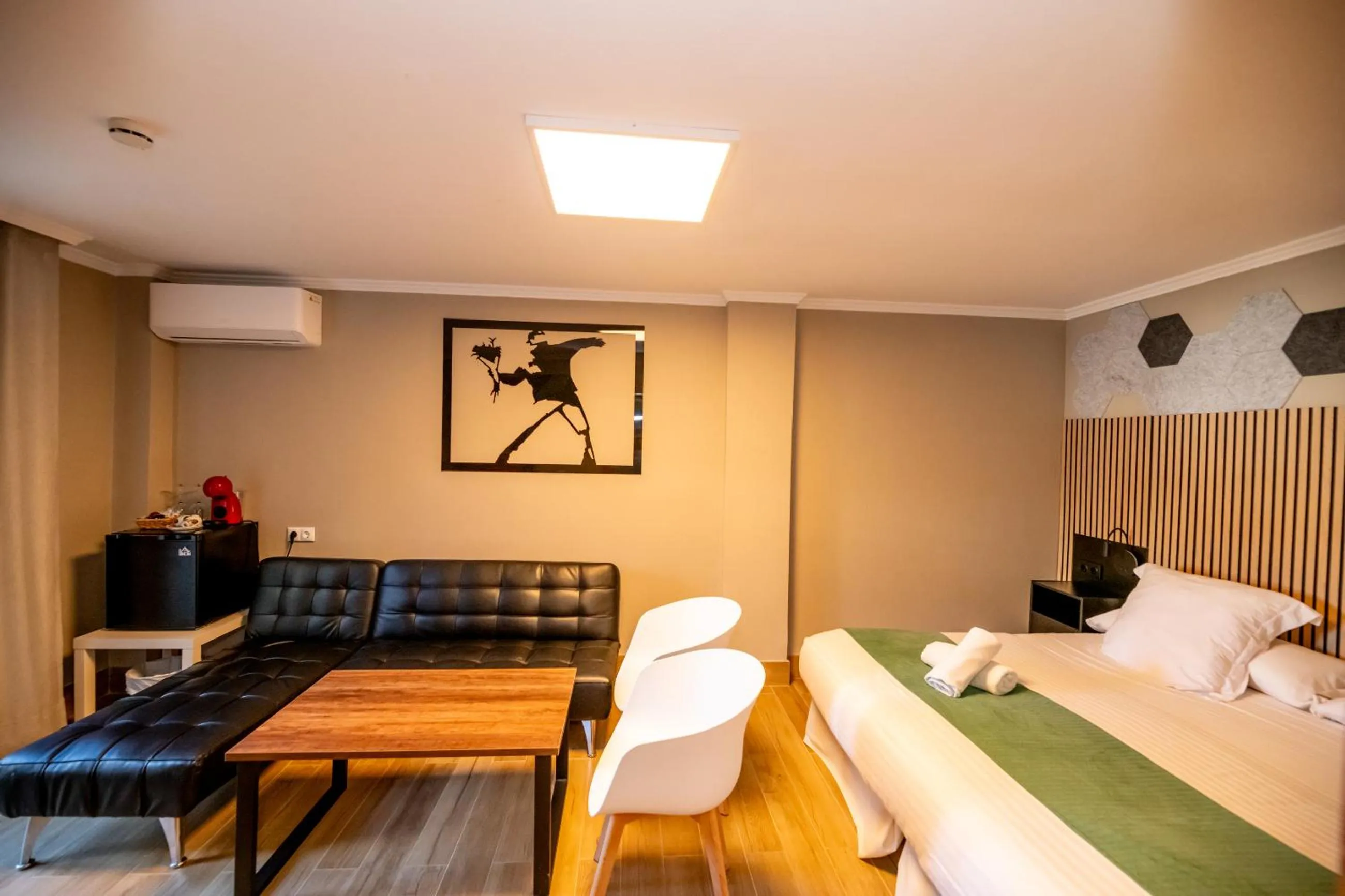 Decorative detail, Bed in Hotel Monasterio Granada - Adults Only