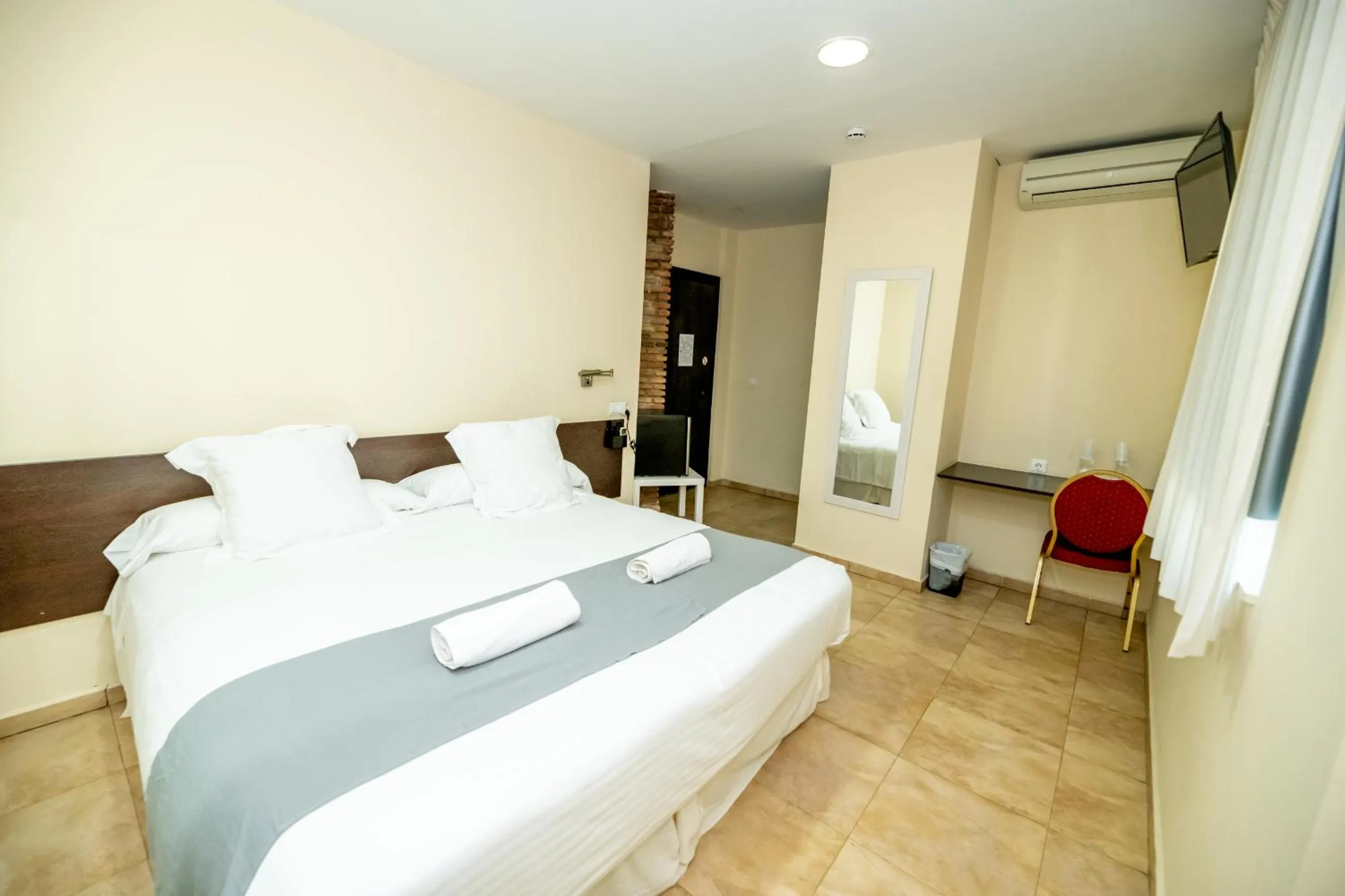 Decorative detail, Bed in Hotel Monasterio Granada - Adults Only