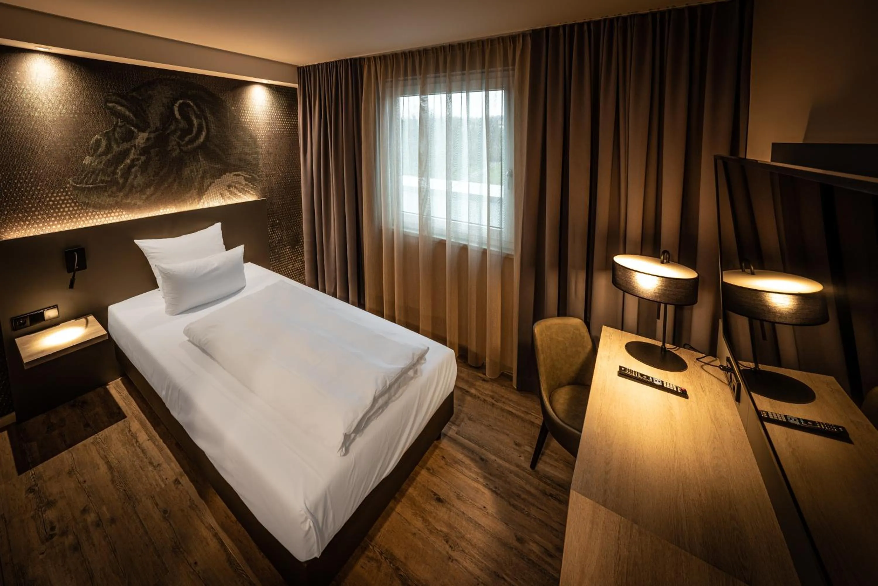 Bed in LOGINN Hotel Stuttgart Zuffenhausen