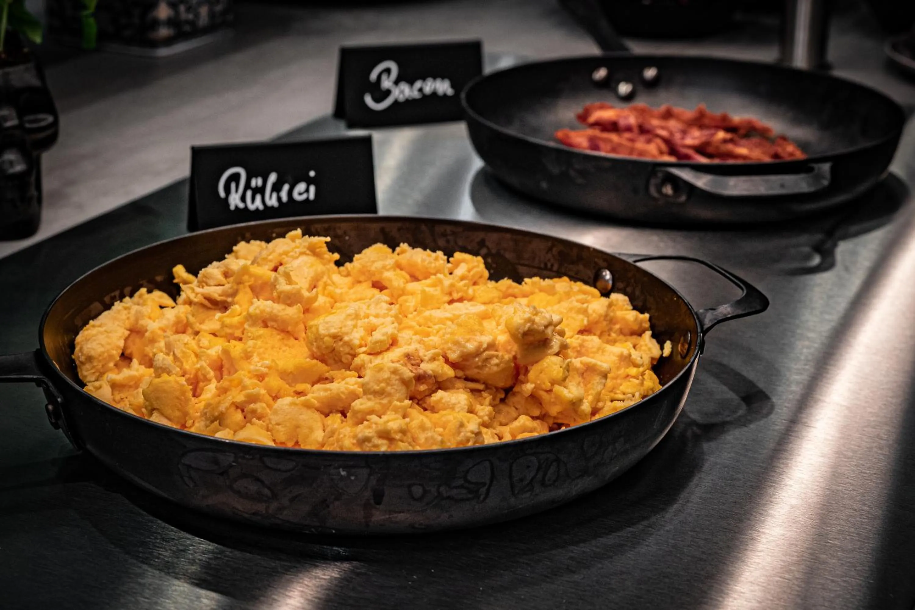 Food and drinks in LOGINN Hotel Stuttgart Zuffenhausen