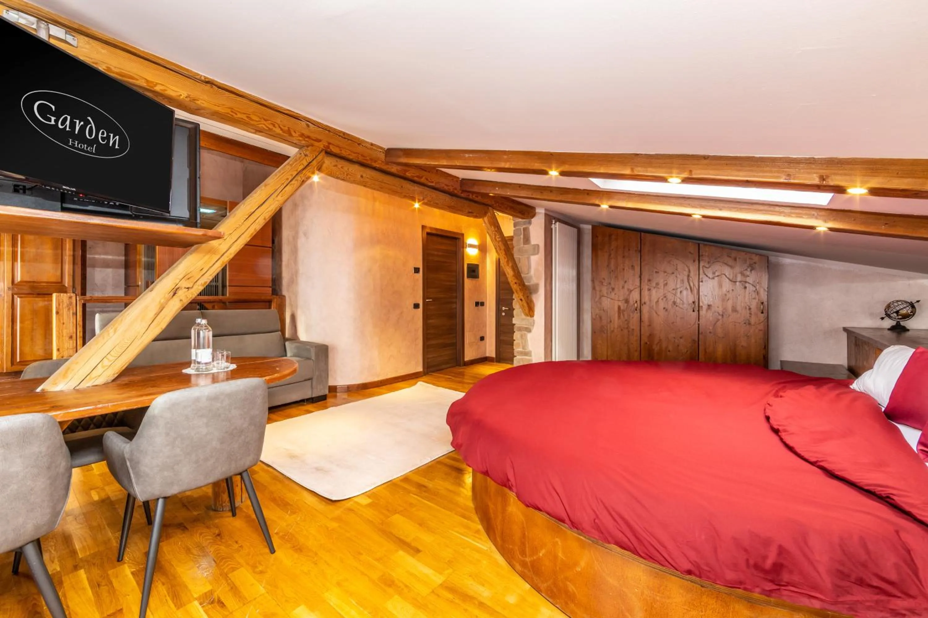 Bed in Garden Wellness Hotel S