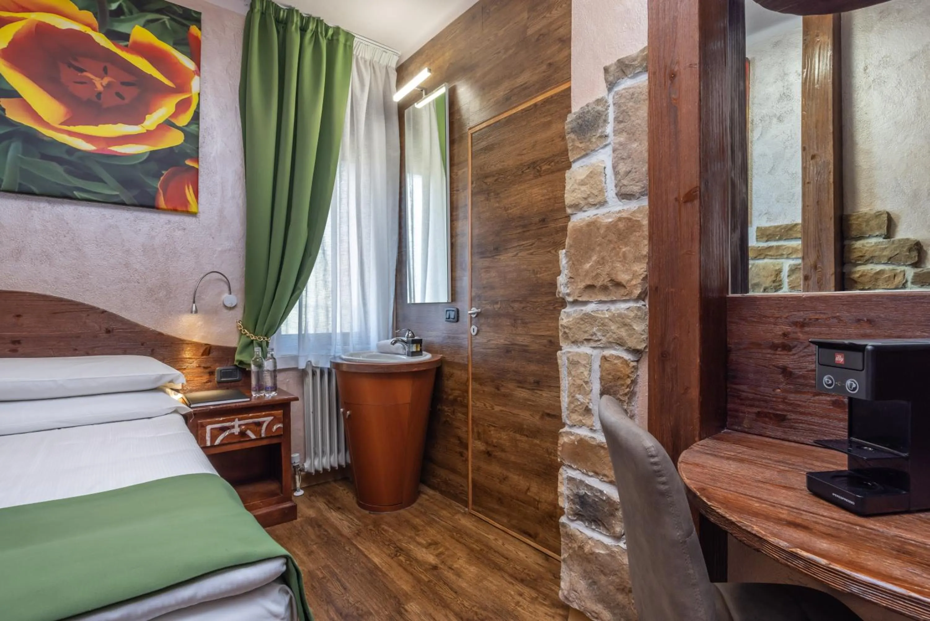 Coffee/tea facilities, Bed in Garden Wellness Hotel S