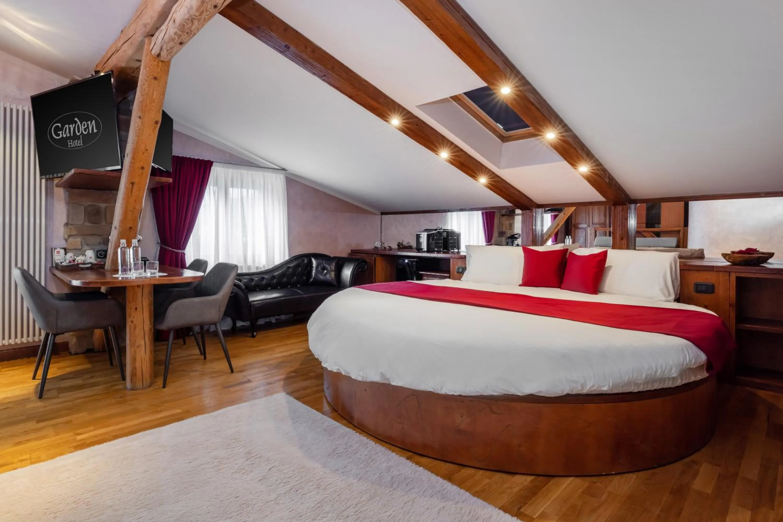 Bed in Garden Wellness Hotel S