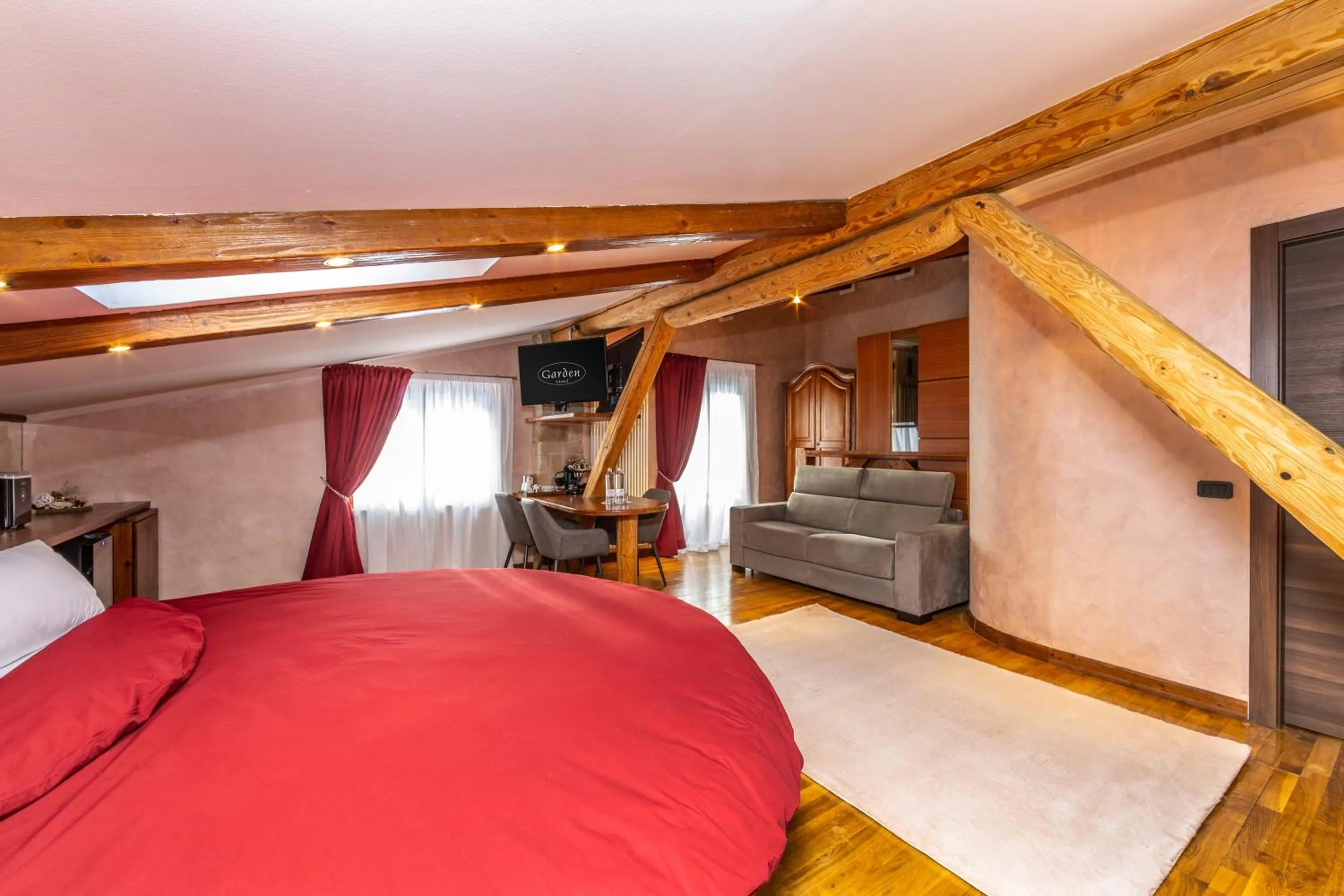 Bed in Garden Wellness Hotel S