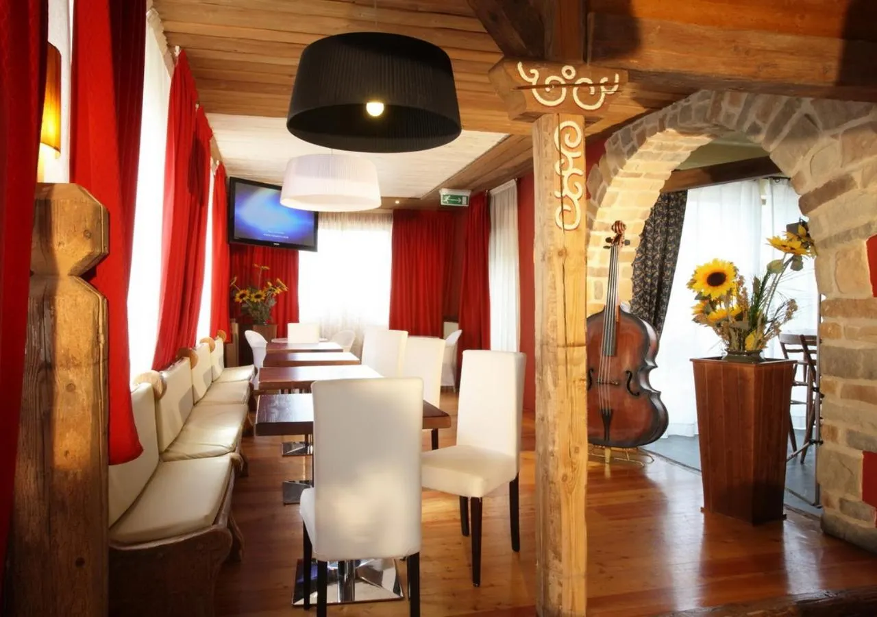 TV and multimedia in Garden Wellness Hotel S